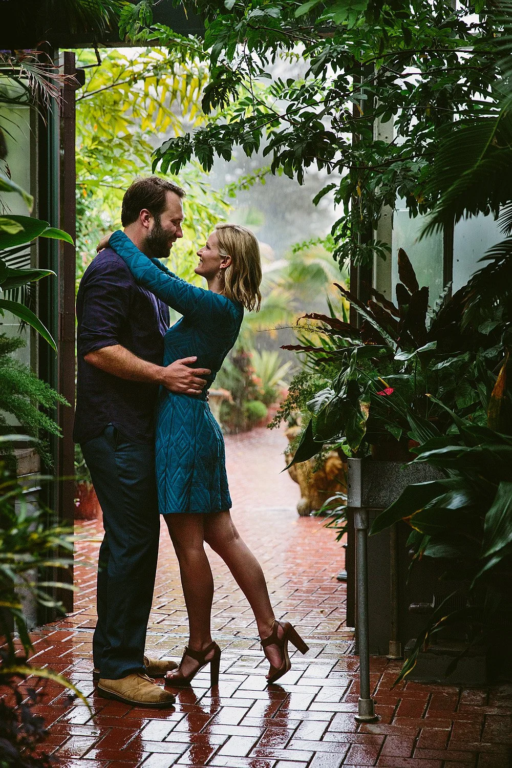 jeremy-russell-rainy-biltmore-engagement-1710-05.jpg