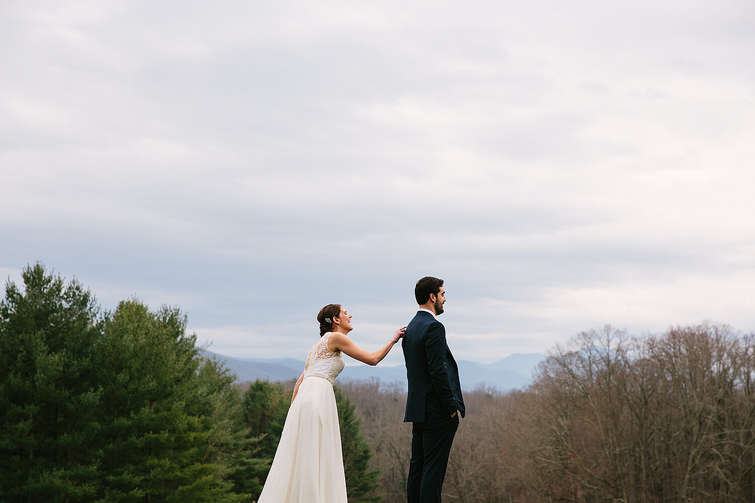 Winter Wedding At The Venue / Sneak