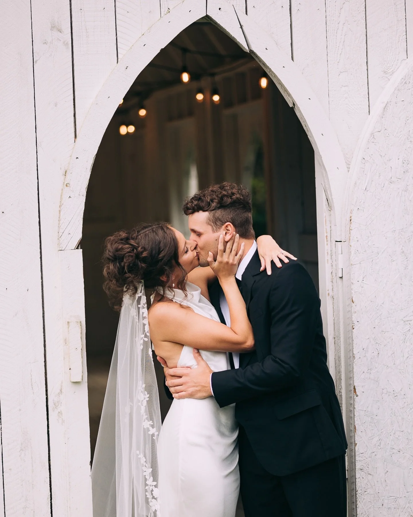 S + M : Fully enjoying their day together. Every second. And it shows. 🤍

Venue / Planning: @thefarmevents 
MUA: @flawlessairbrush 
Videographer: @jmitchellproductions 
DJ: @brightlightdj