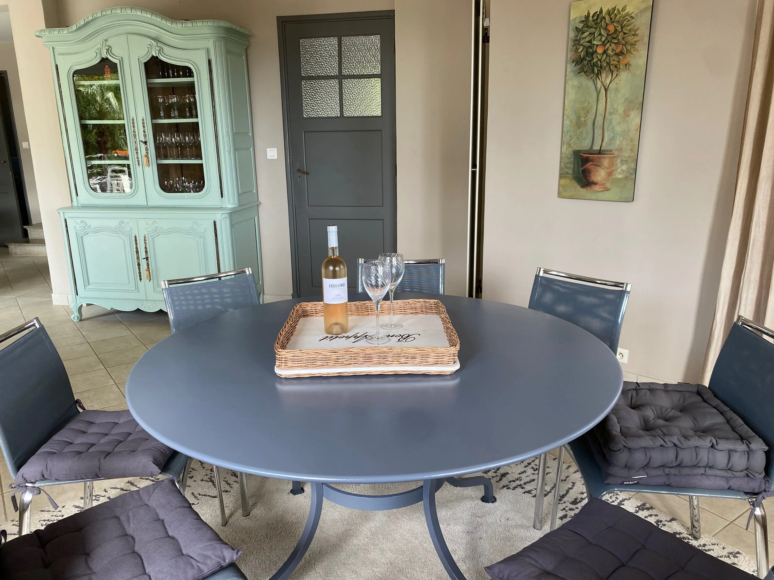 A eettafel en kast.jpeg