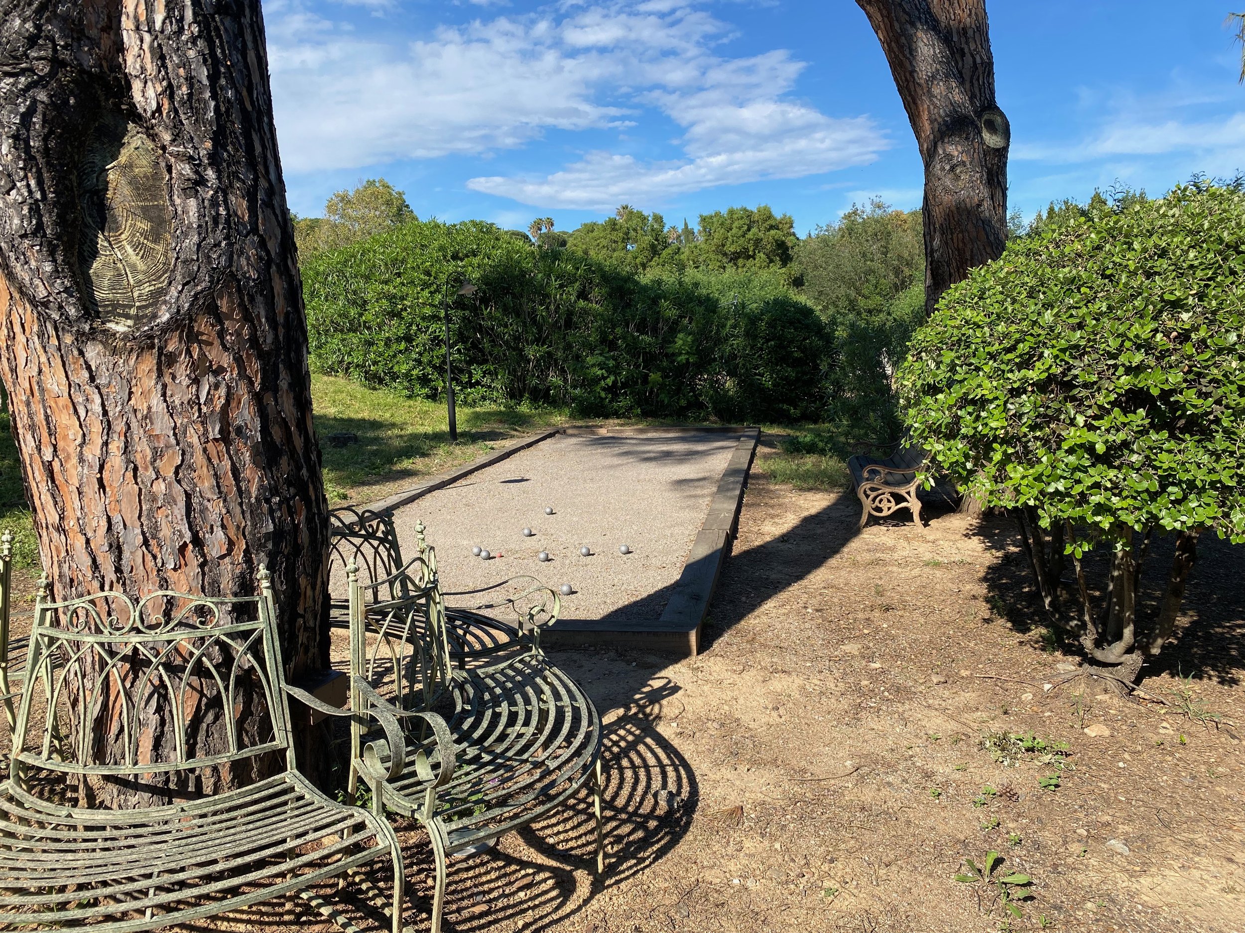 A jeu de boules bankjes.jpeg