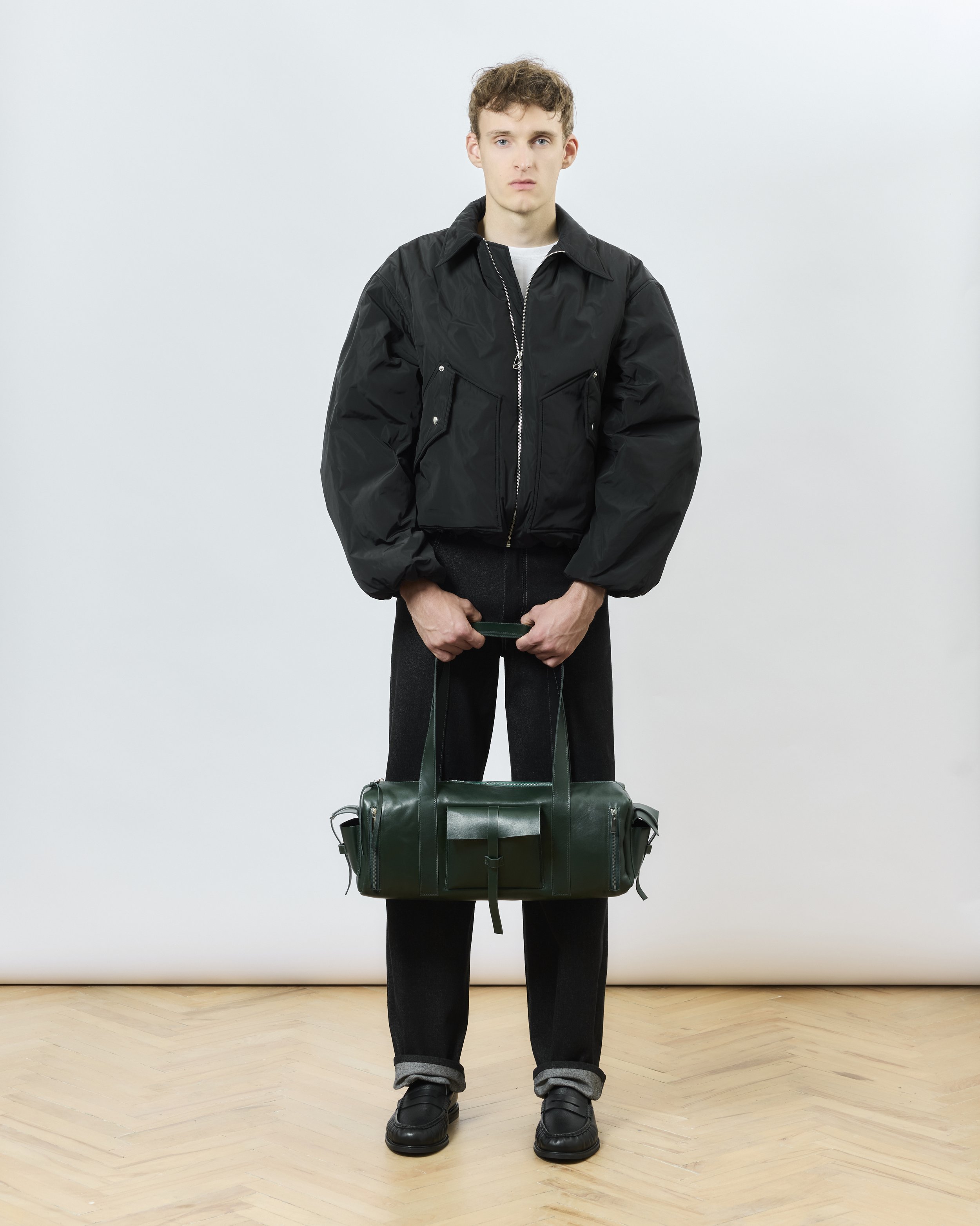 BLACK OVERSIZED BOMBER