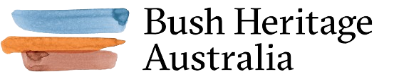 Texto que dice 'Bush Heritage Australia' con líneas de colores debajo.