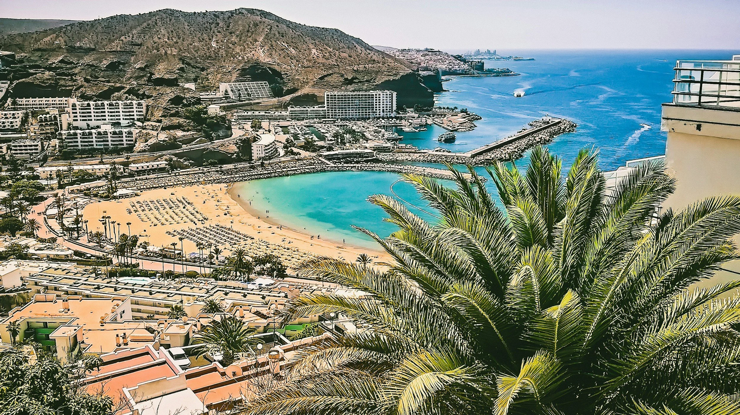 Grey Skies in Gran Canaria? The Ultimate Group Guide to Rainy Day Activities in Las Palmas 2026