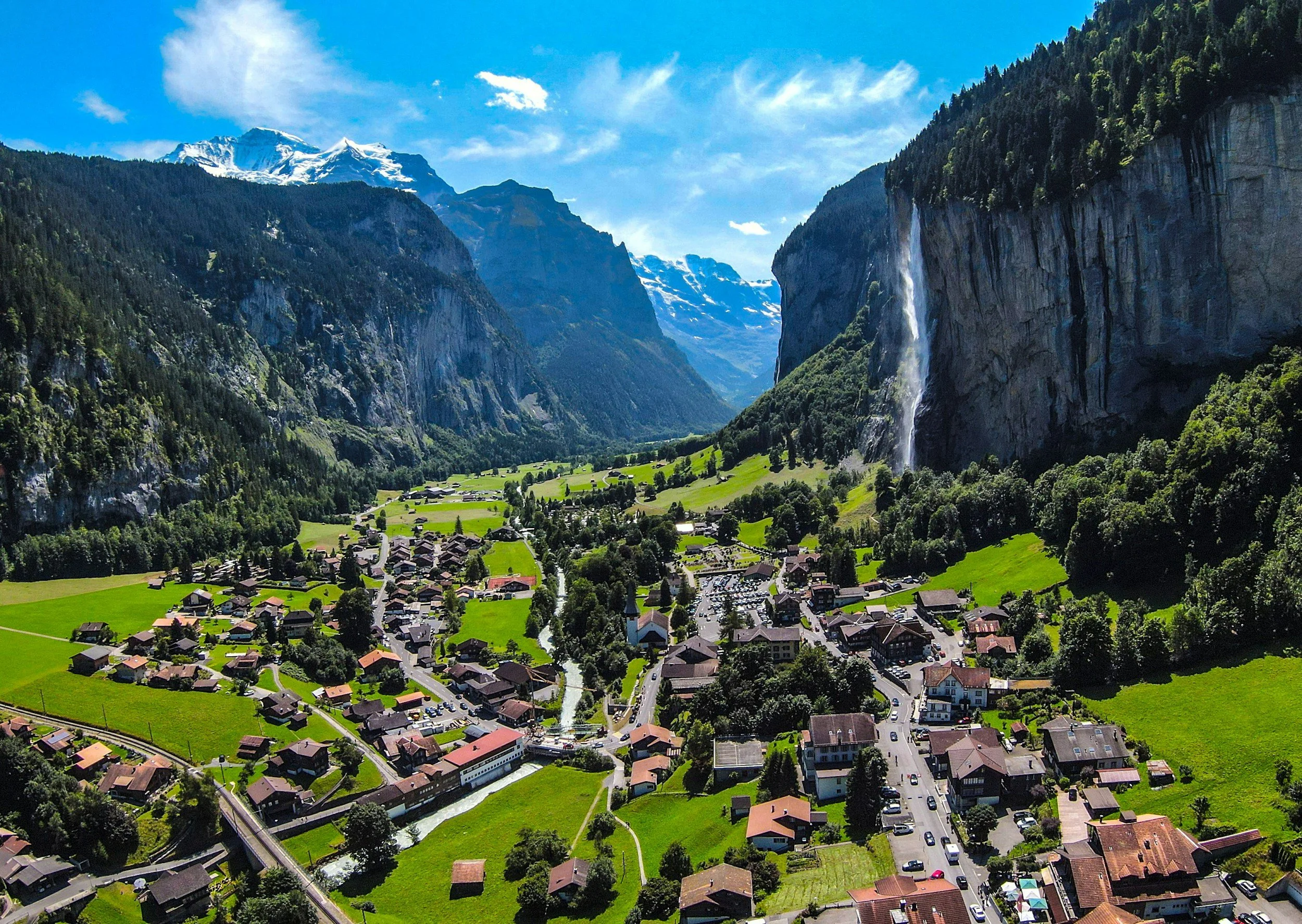 Alpine Playground: The Ultimate 2026 Group Guide to Outdoor Lauterbrunnen