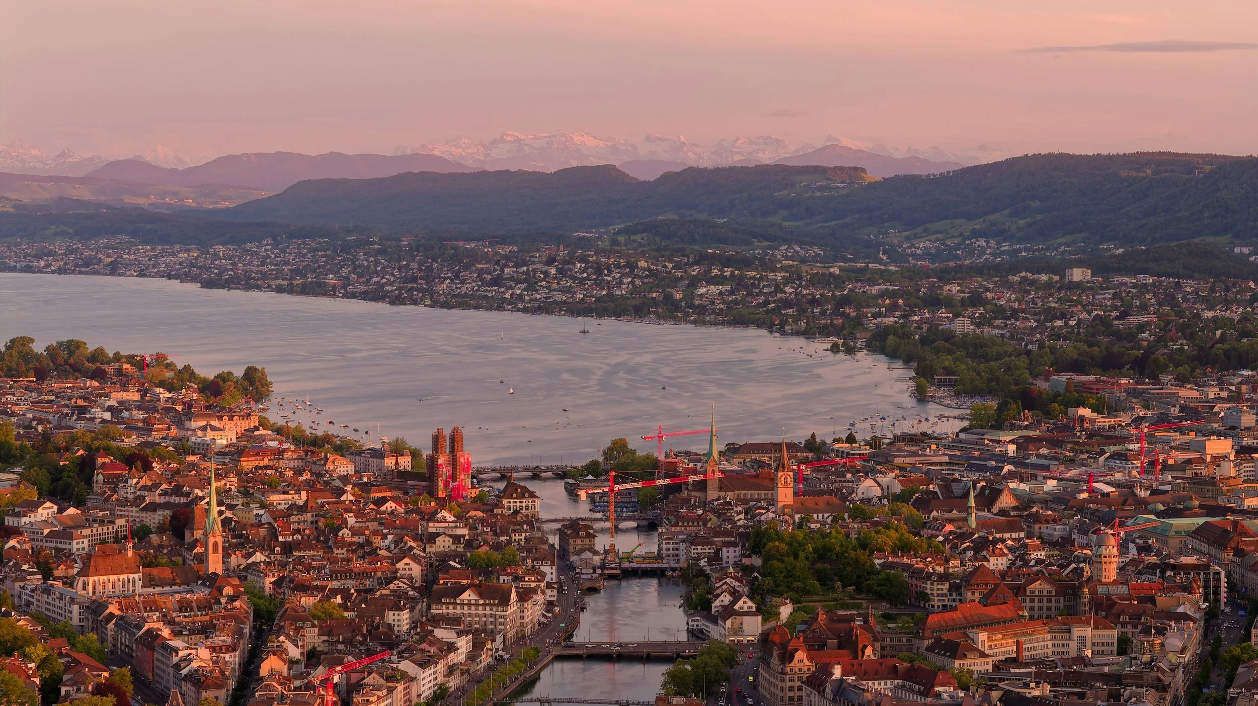 Lake Zurich Promenade.jpg