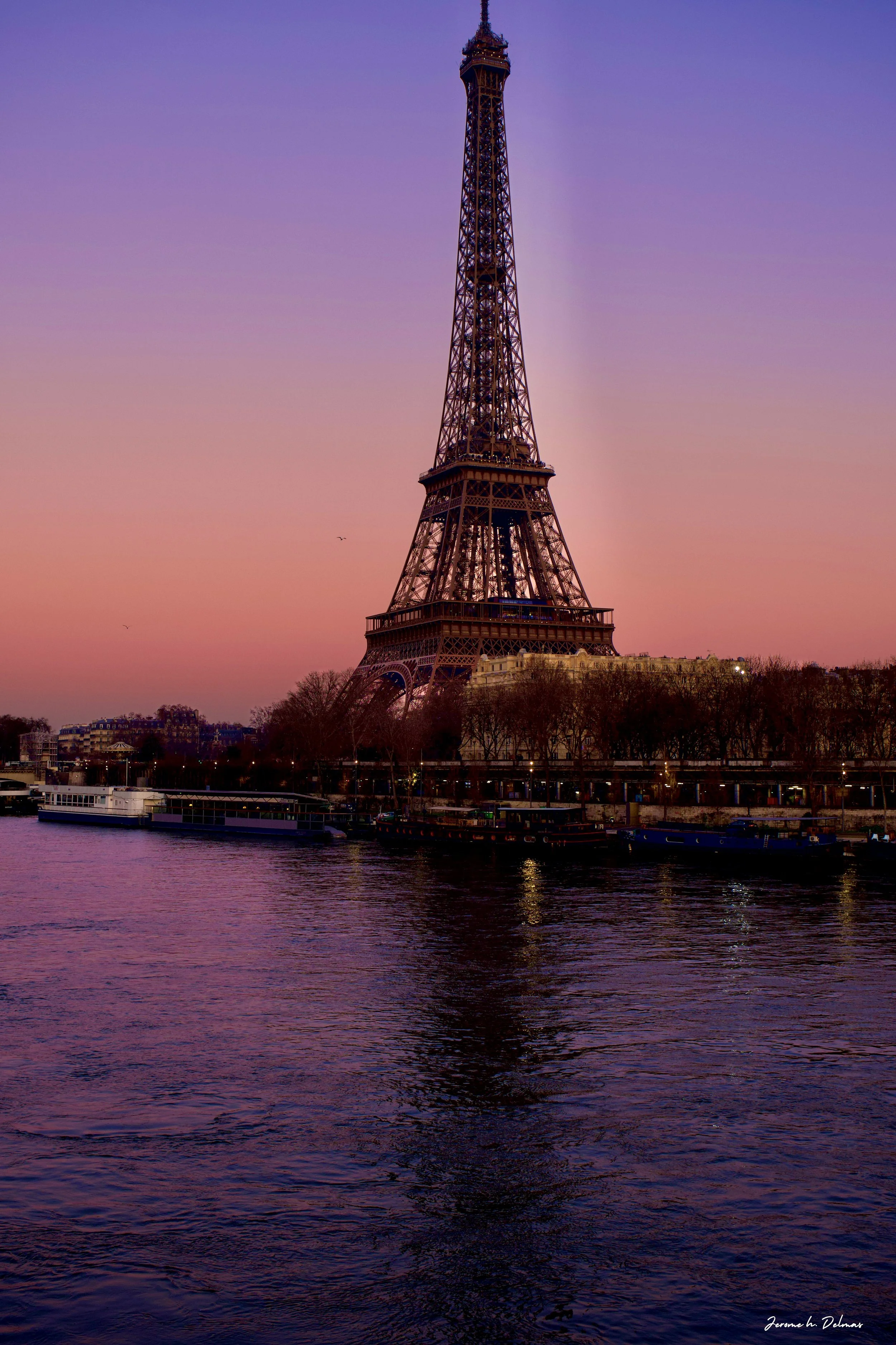 LEVER DE SOLEIL SUR LA TOUR EIFFEIL