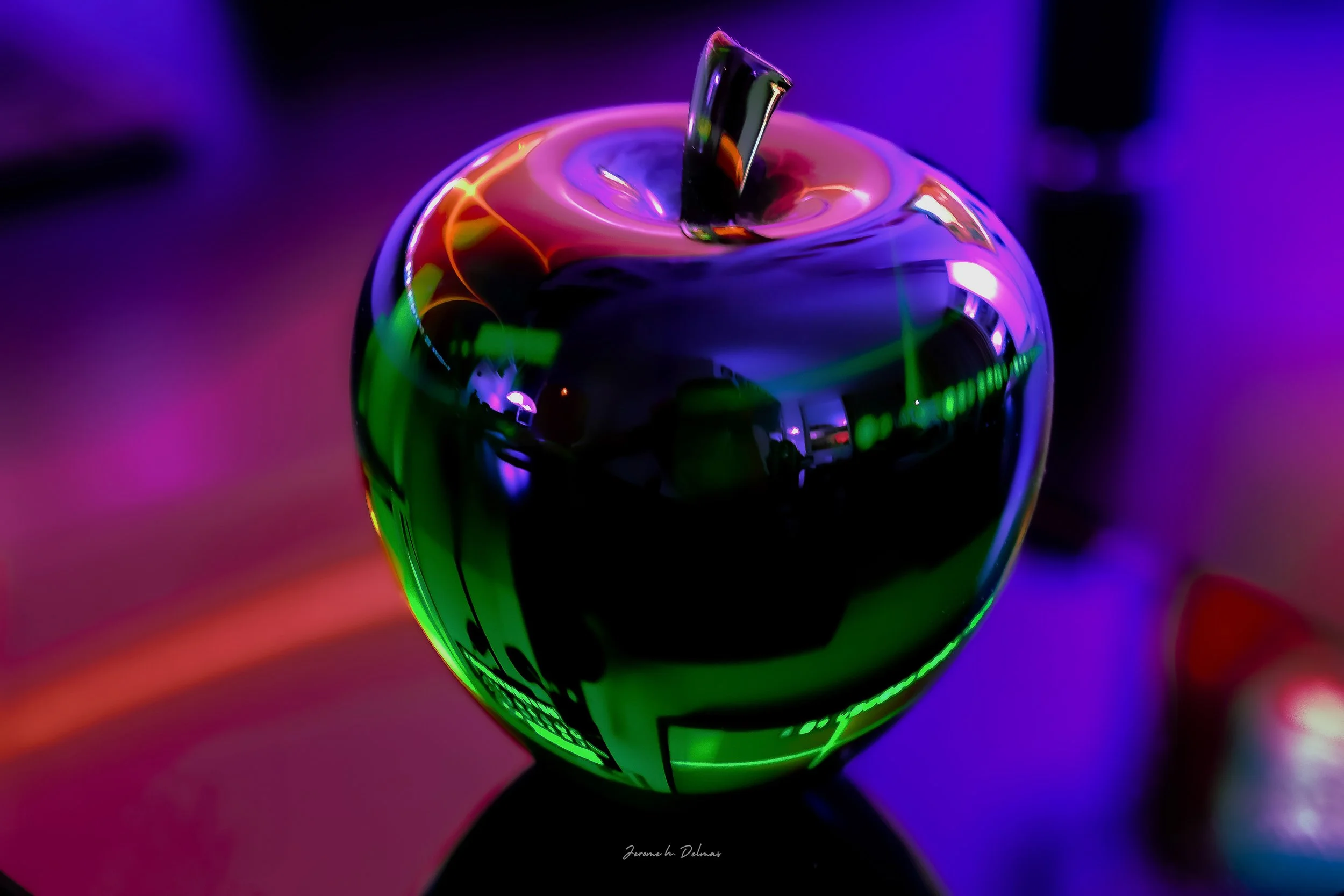 Pomme sur Bureau copie.jpg