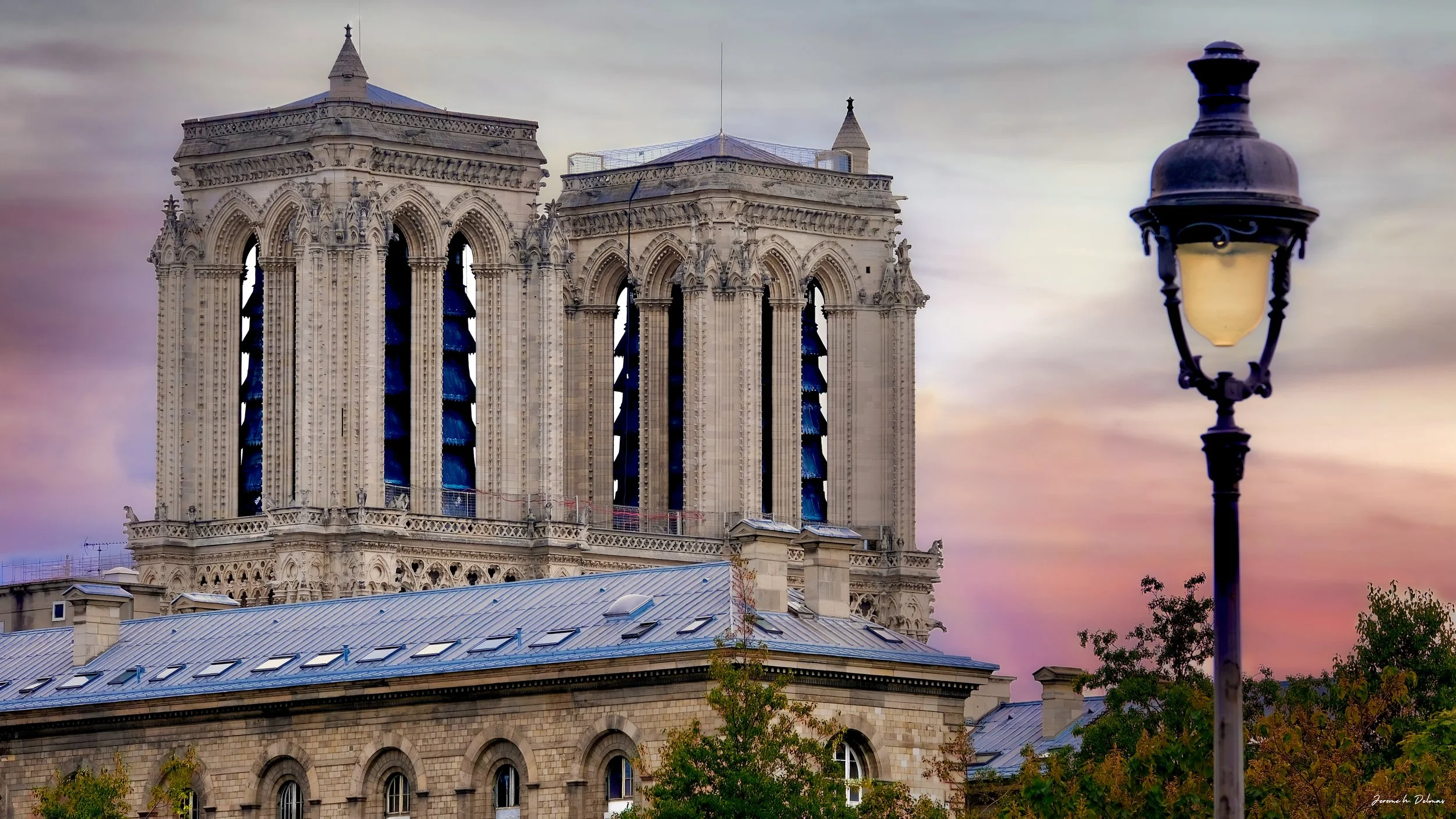 NOTRE DAME DE PARIS
