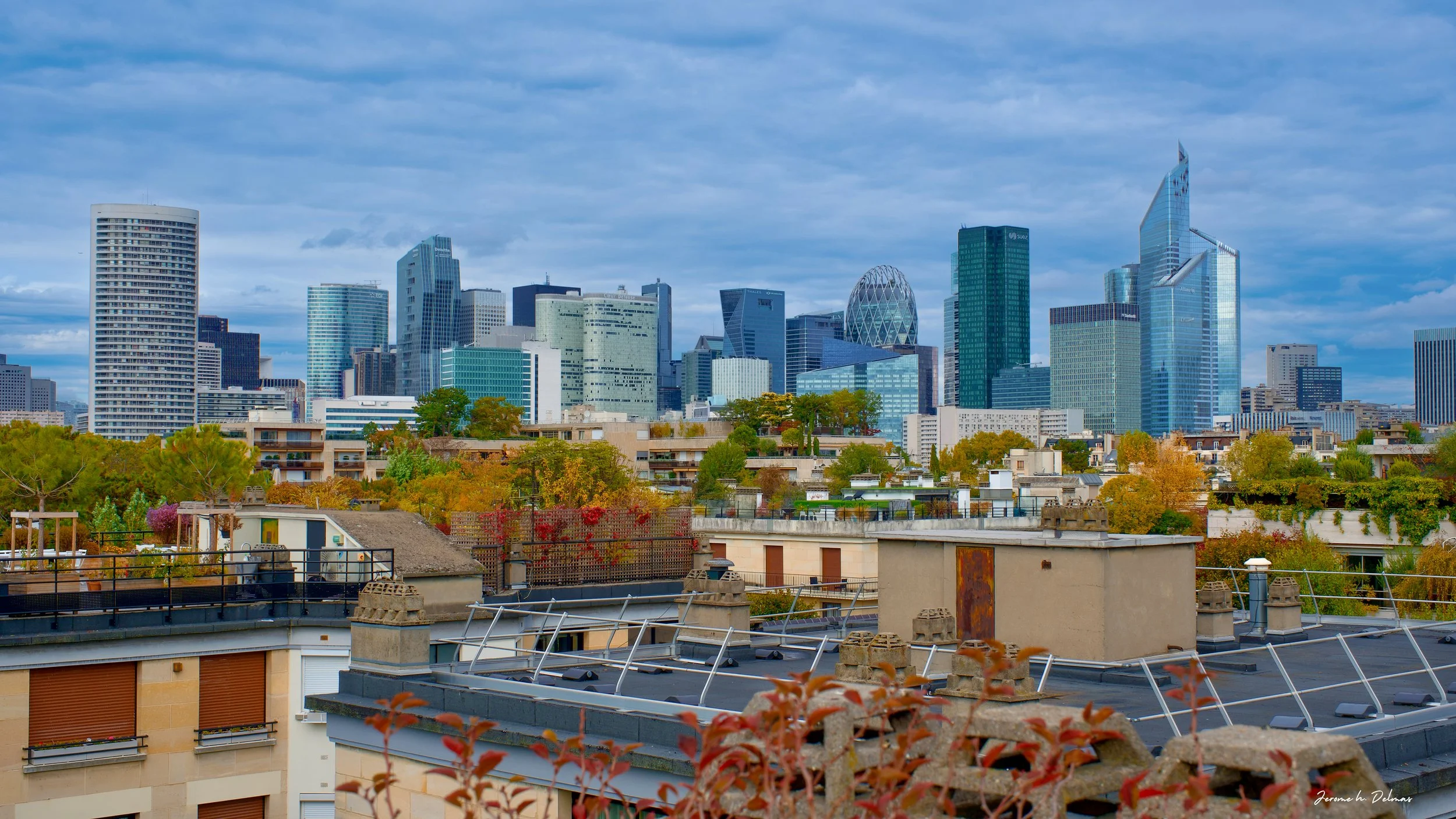LA DEFENSE DEPUIS UNE TERRASSE À NEUILLY. 2021