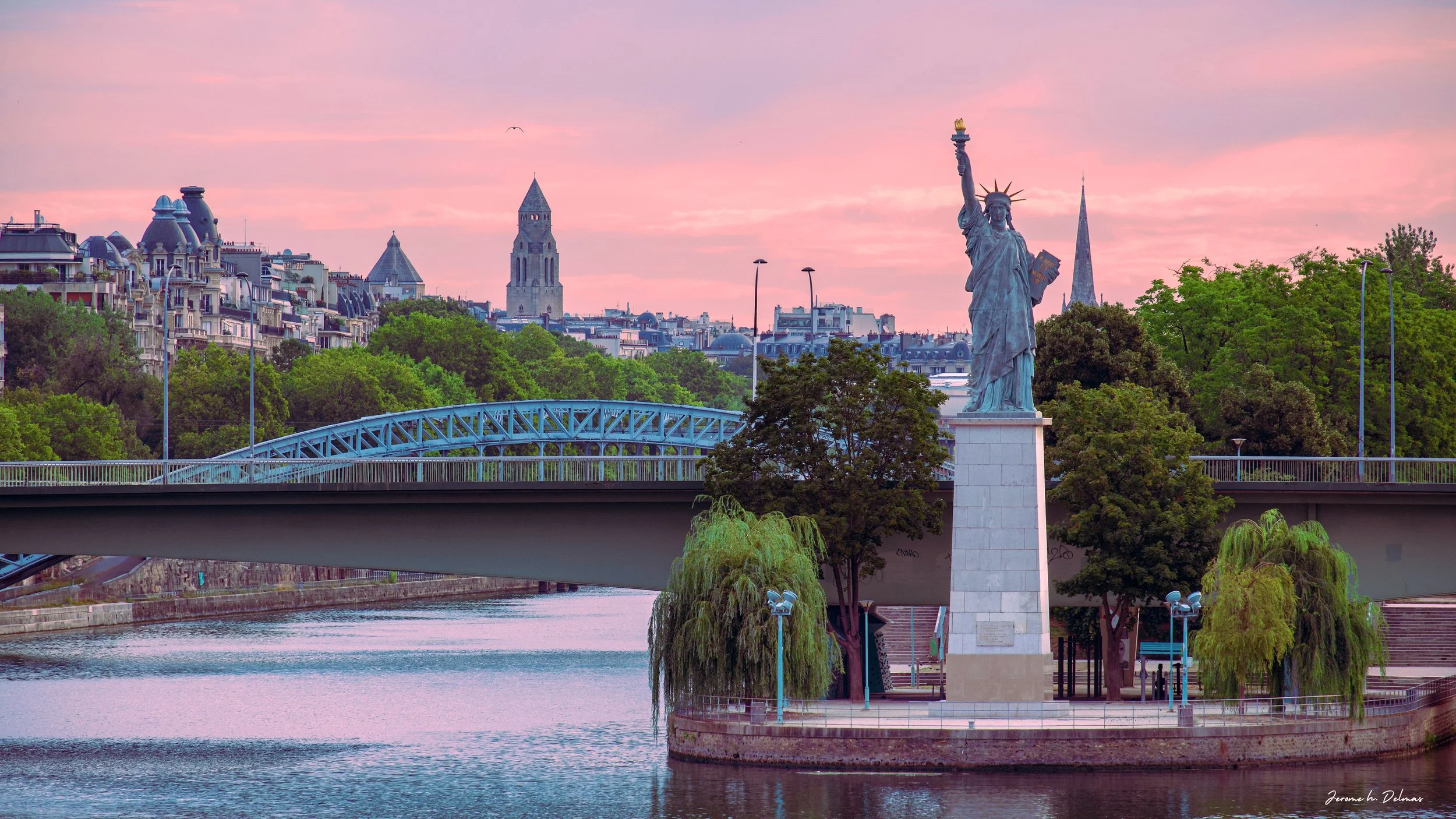 STATUE DE LA LIBERTE SUR L'ILE AUX CYGNES