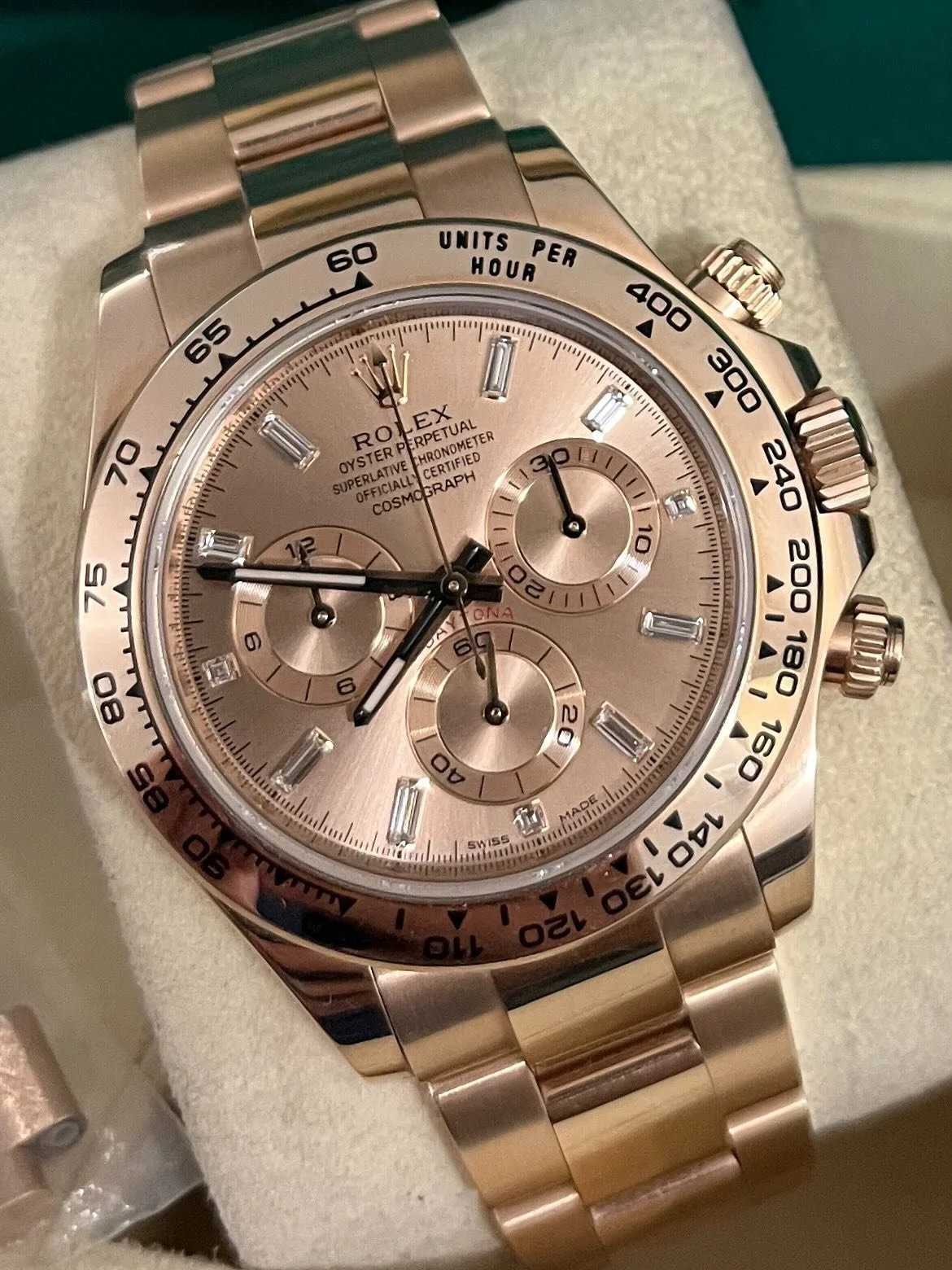 Daytona Everose 🥖 💎 Baguette Dial 💎 🥖
#daytona #everose #everosegoldrolex #baguettediamonds #diamond #rolex #116505 #milan #italy #italia