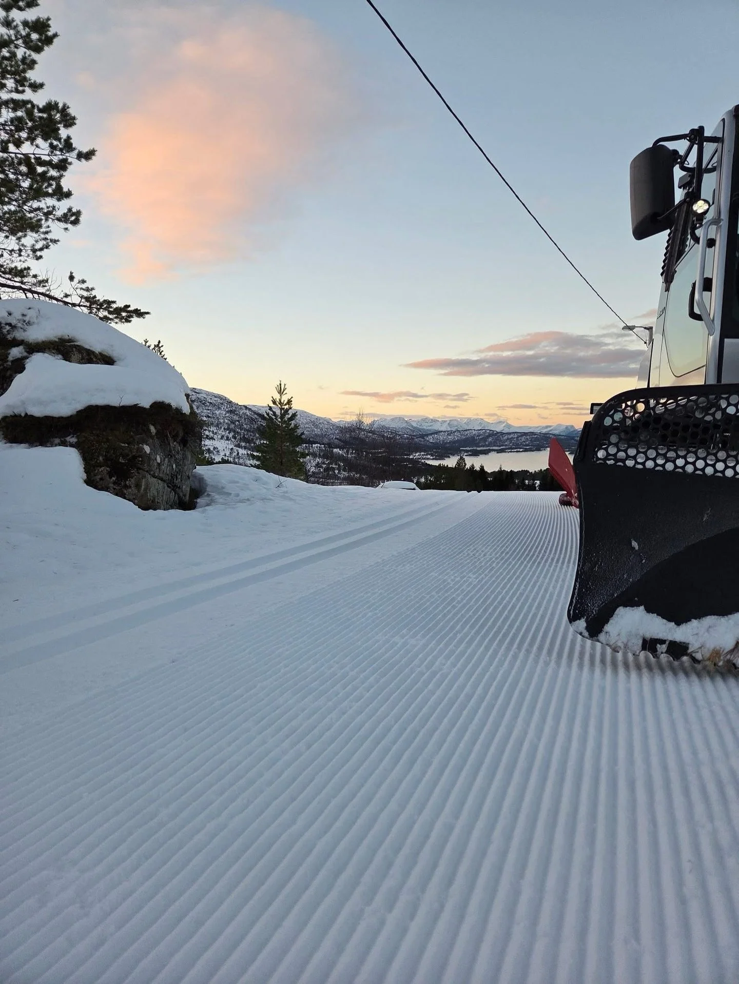 🎿 SVARTL&Oslash;KEN RUNDT &ndash; 8. FEBRUAR
S&oslash;ndag 8. februar inviterer skigruppa til eit sosialt og l&aring;gterskel skirenn rundt Svartl&oslash;ken &ndash; perfekt for b&aring;de mosjonistar og dei som &oslash;nskjer &aring; konkurrere!

?