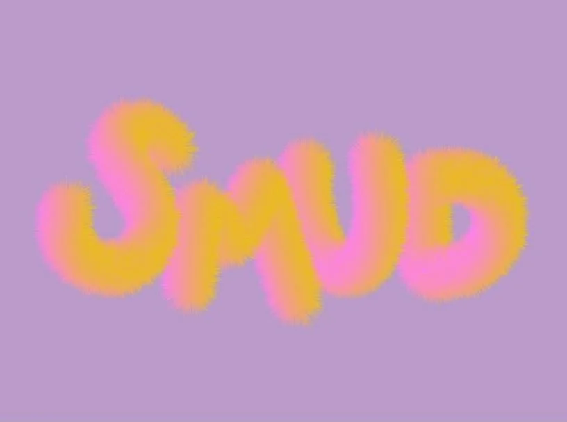 Logoen til SMUD på ein lys lilla bakgrunnsfarge