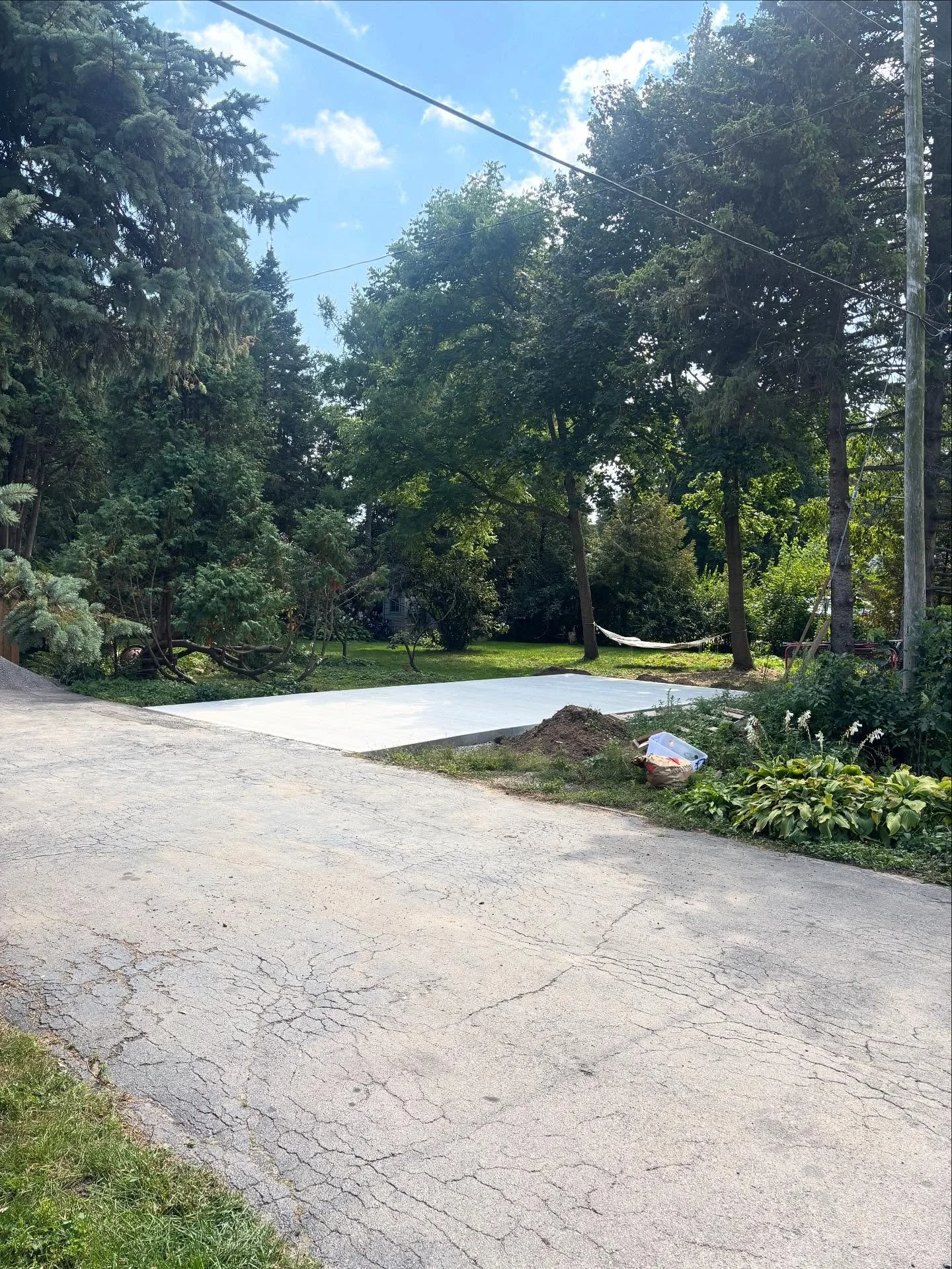 Poured this pad a little while ago, the day has finally arrived to moved the garage to its new home.