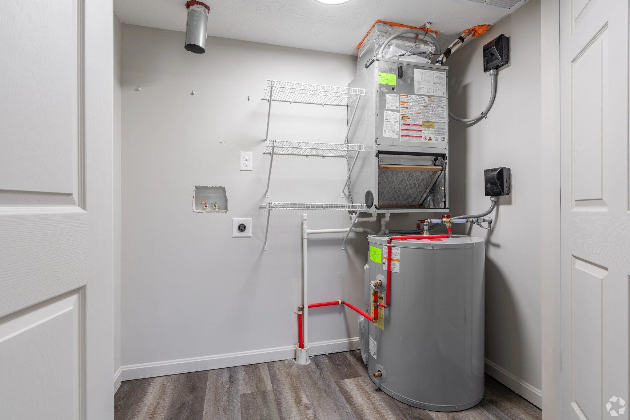 independence-village-la-grange-ky-1br-1ba---650sf---laundry (1).jpg