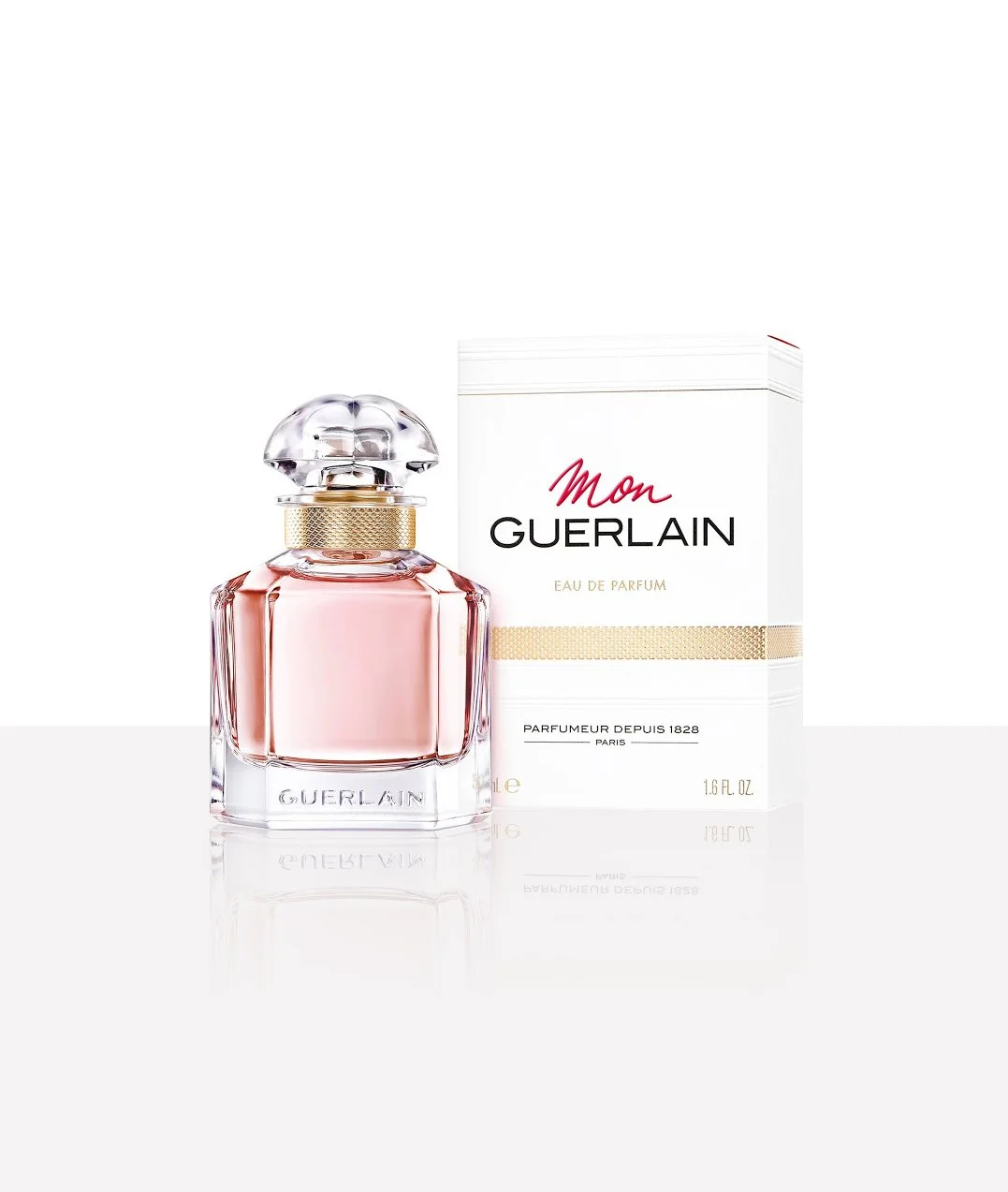 Guerlain Mon Guerlain _ Flacon de parfum 'Mon Guerlain' avec son étui blanc. 'Mon' étant écrit de manière manuscrite en rouge