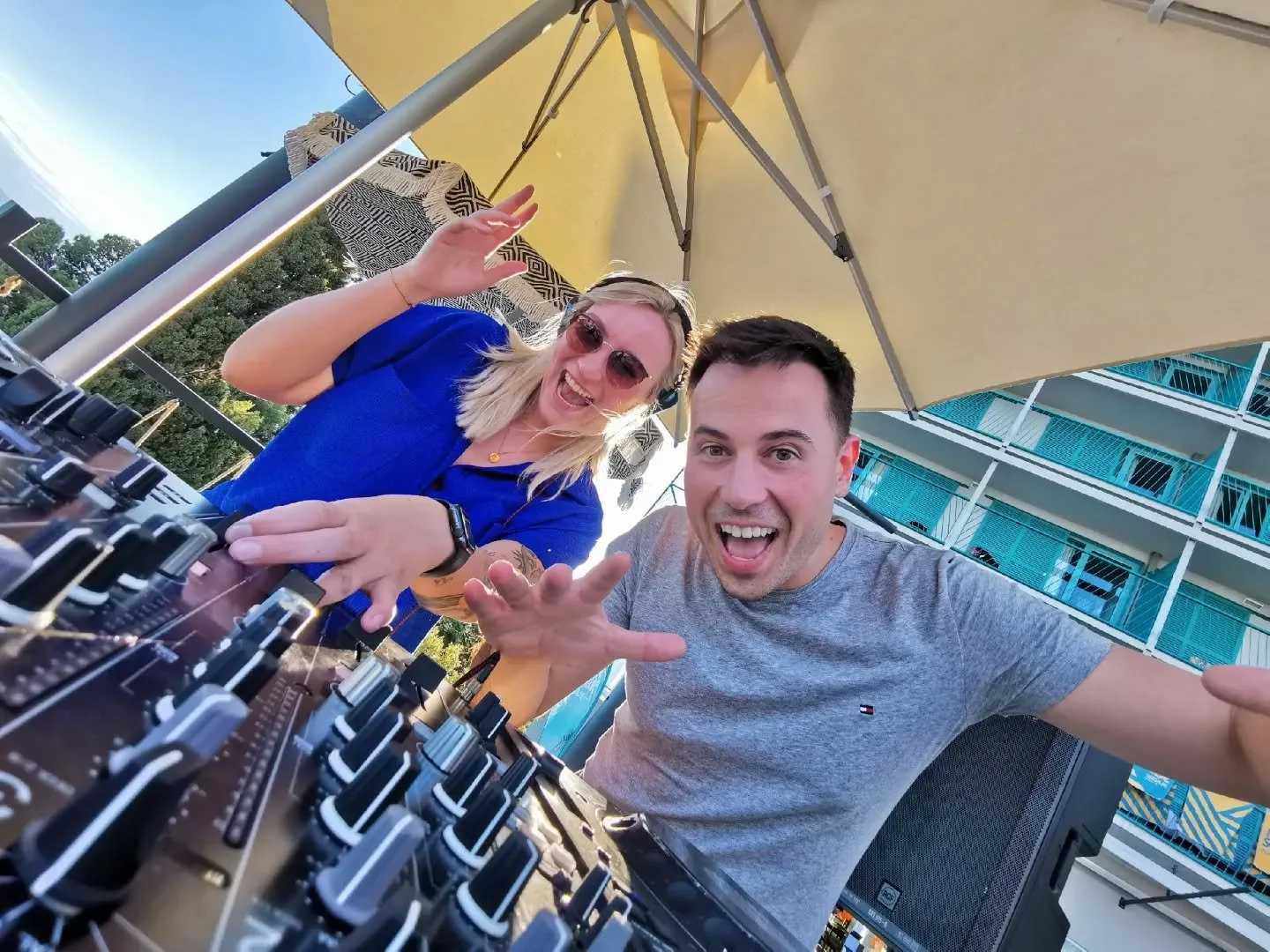 Having fun on the stage with @kim_kaey