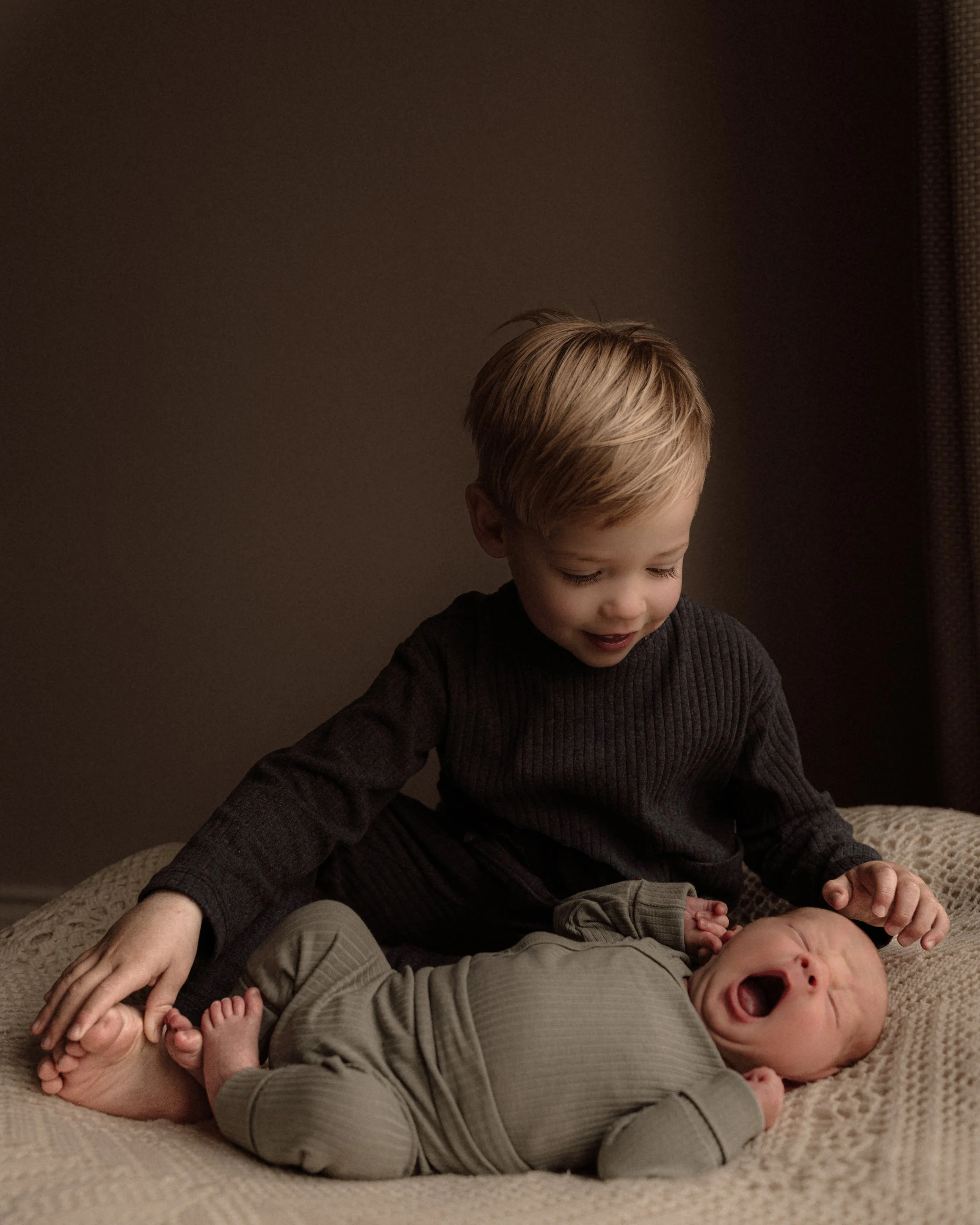 Fernandwildphotography_Hitchin_siblingnewborn.JPG