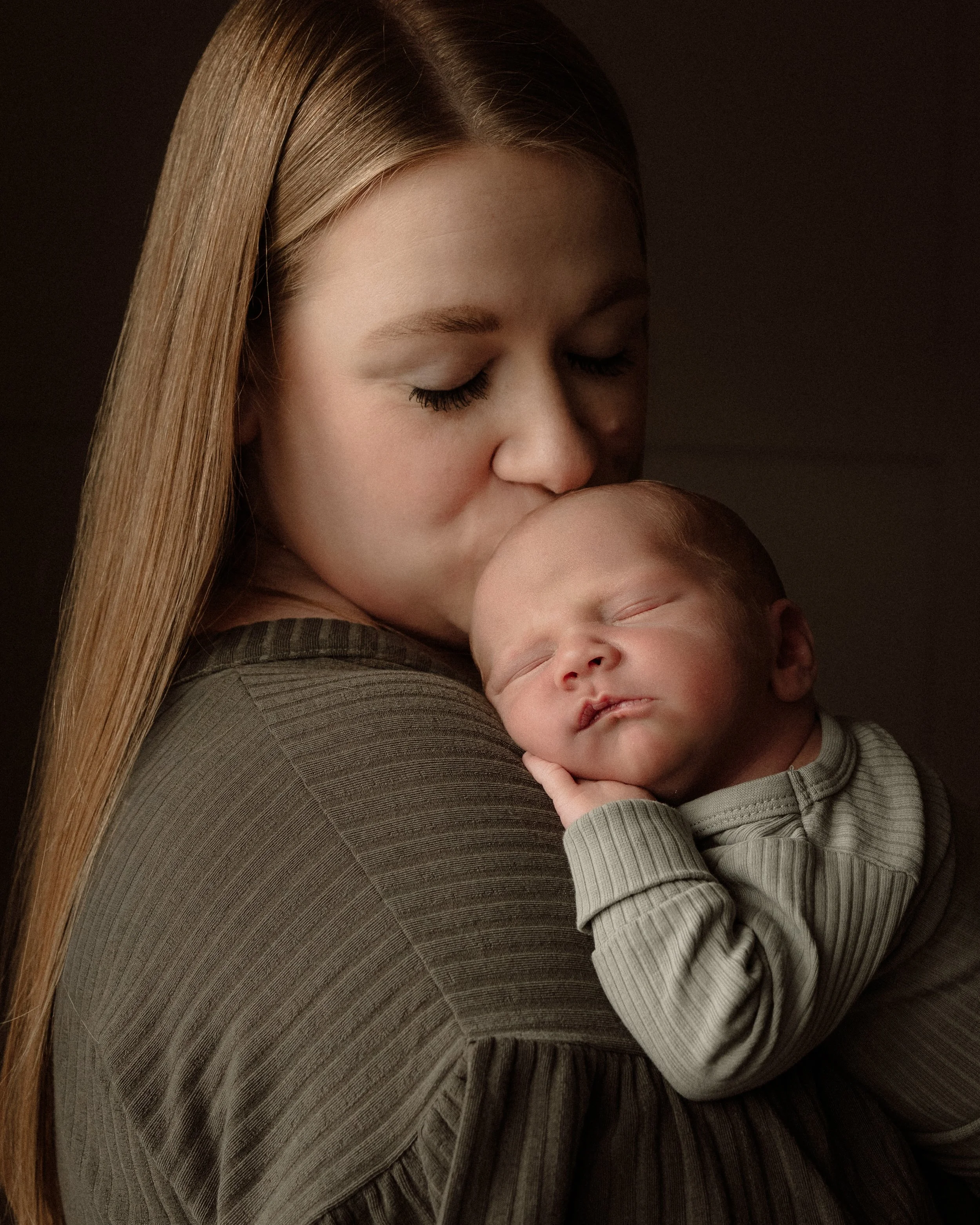 Fernandwild_home_motherhoodnewborn.JPG