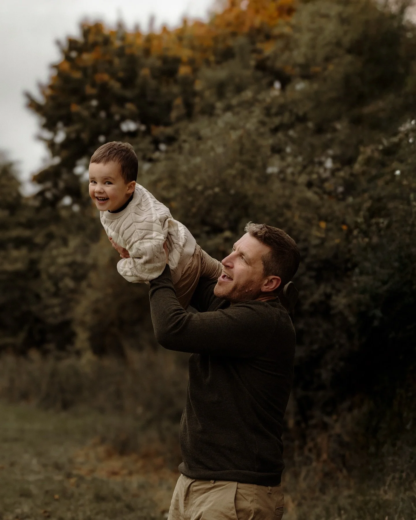 Feeling all the love looking back at this beautiful family in the autumn leaves. These are the kind of memories that make me fall in love with what I do again and again.

And honestly&hellip; thank you so much for all the excitement around my rebrand