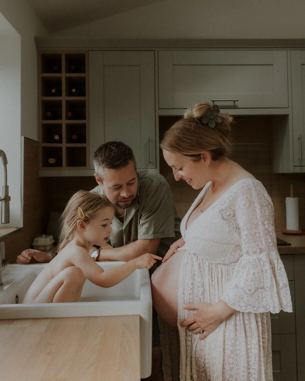 hertfordshire-maternity-photographer-family-at-home.jpeg