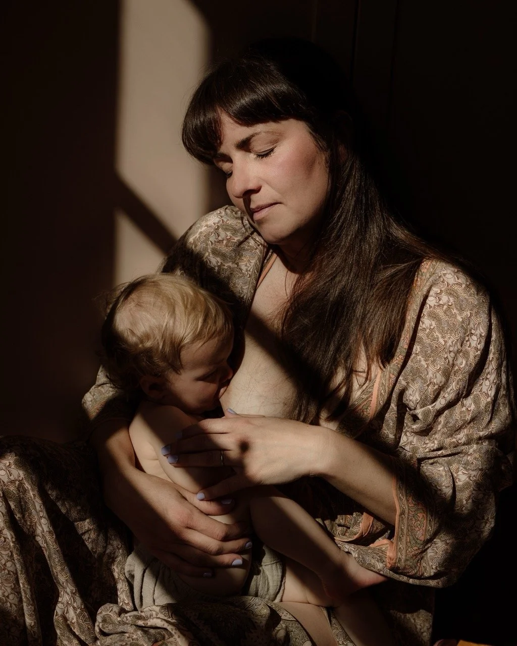 hertfordshire-breastfeeding-motherhood-photographer.jpeg