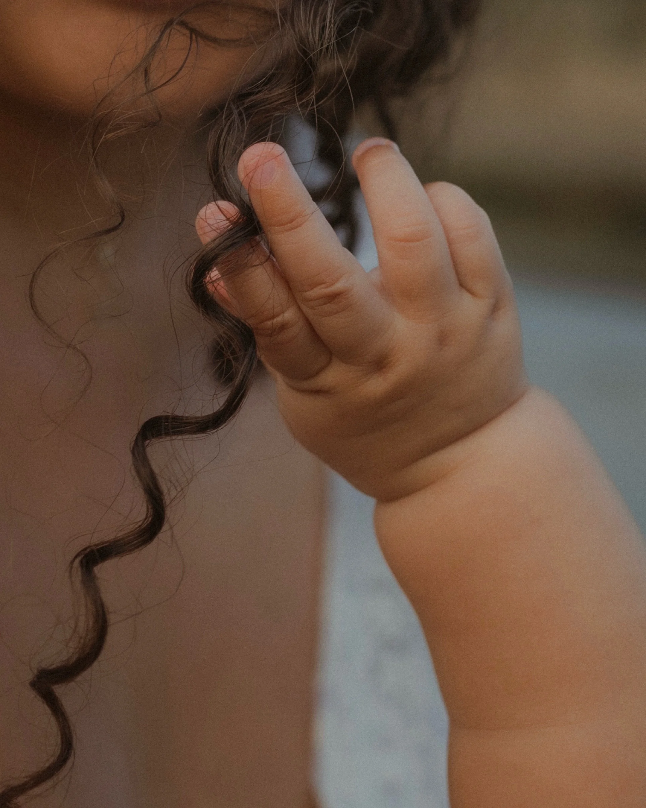 Summer evenings, just before sunset. A little time for you and your baby.

Feeding, playing, a hand reaching for your curls. All the little ways you know and love each other.

This is how I capture motherhood. I give you space to be together, and pho