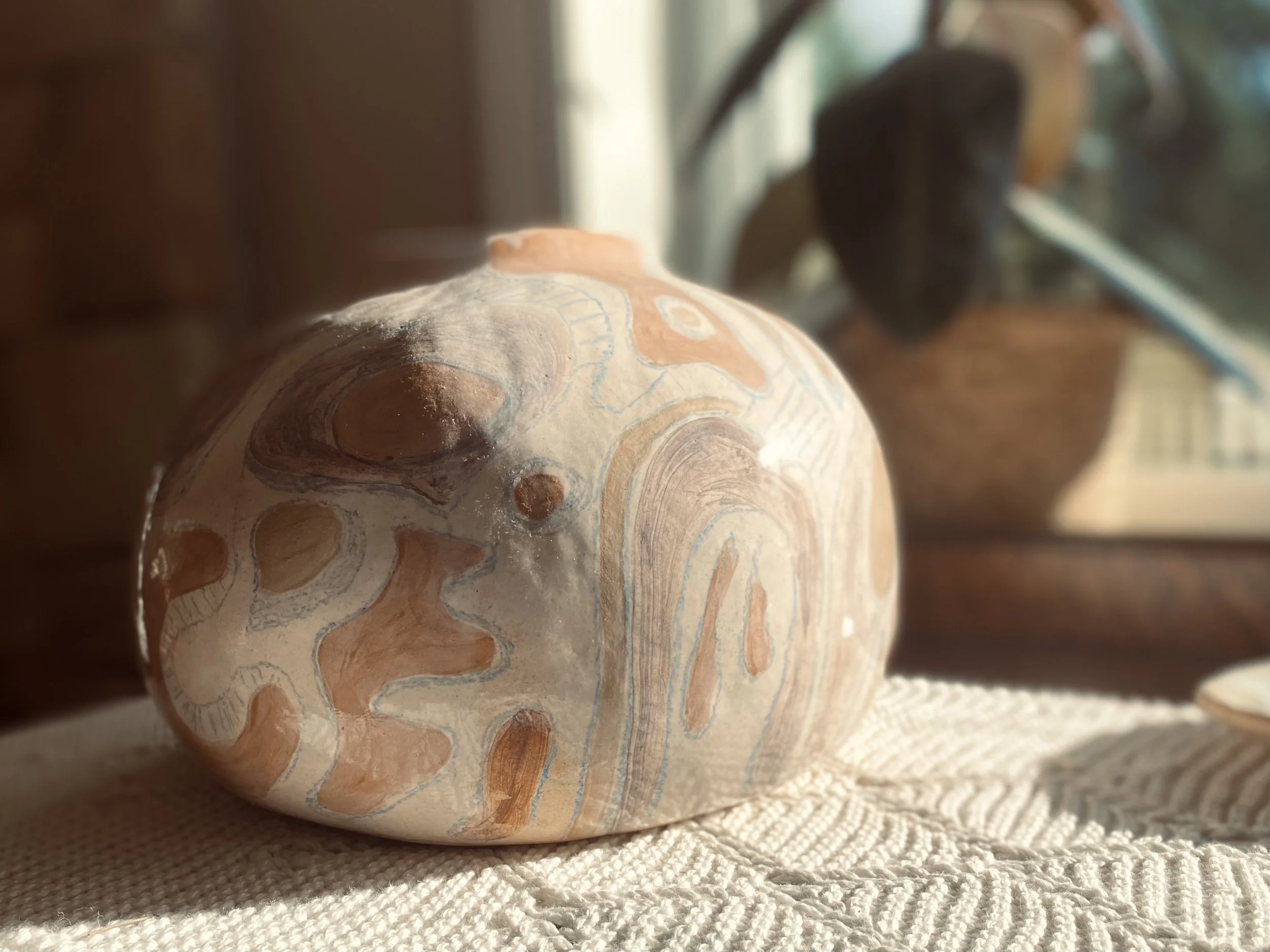 Moon jar pottery vase