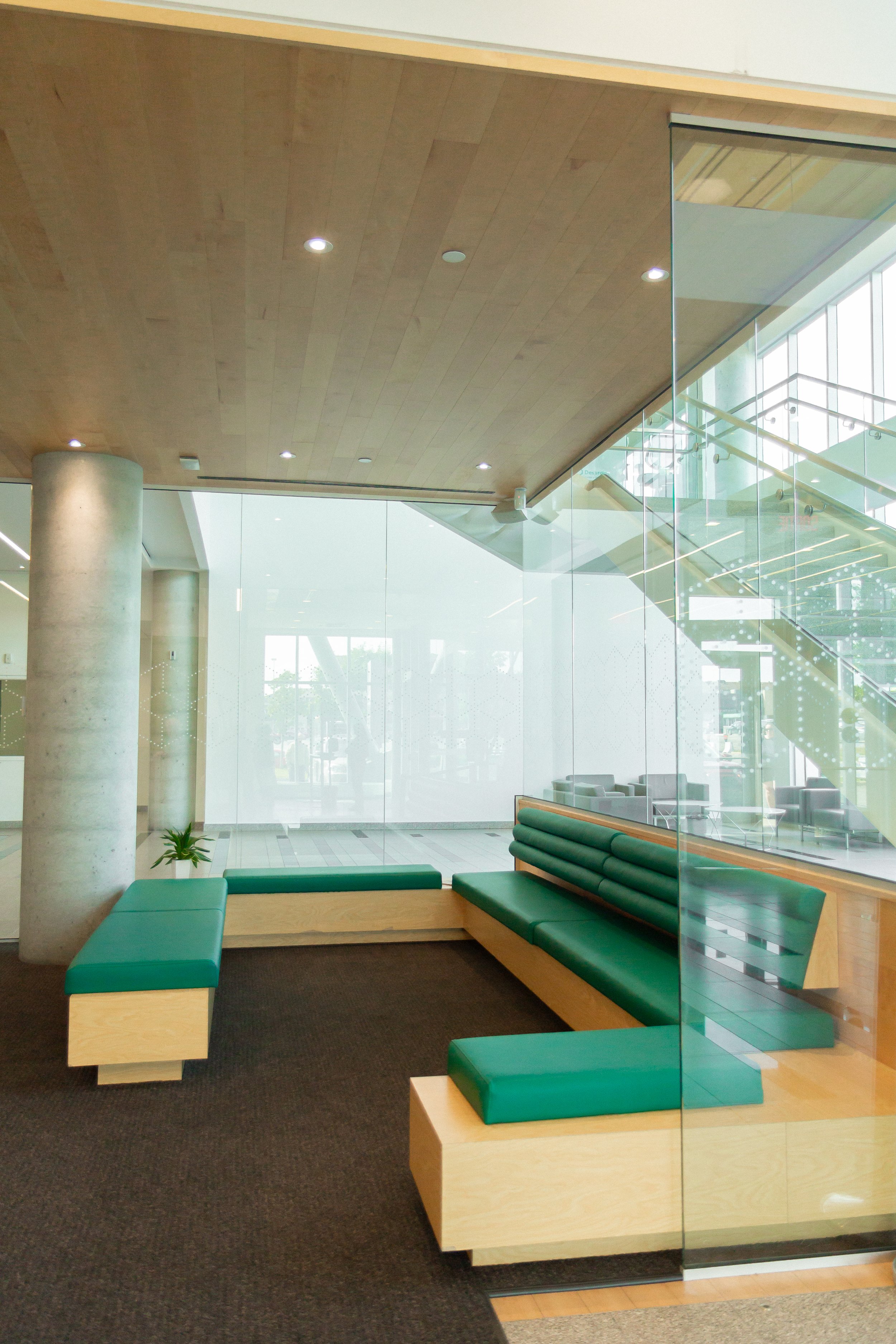 9 - Desjardins-28.jpg - BANQUETTES AIR D_ATTENTE.jpg