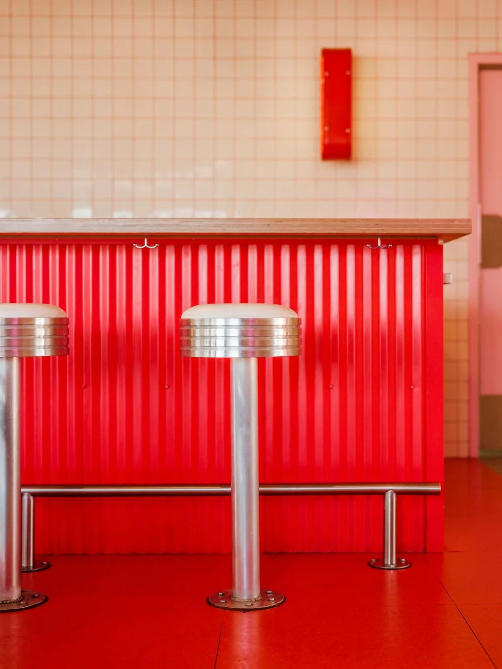 5 -DSCF8961 (1).jpg- TABOURETS DE BAR ET REPOSES-PIEDS.jpg