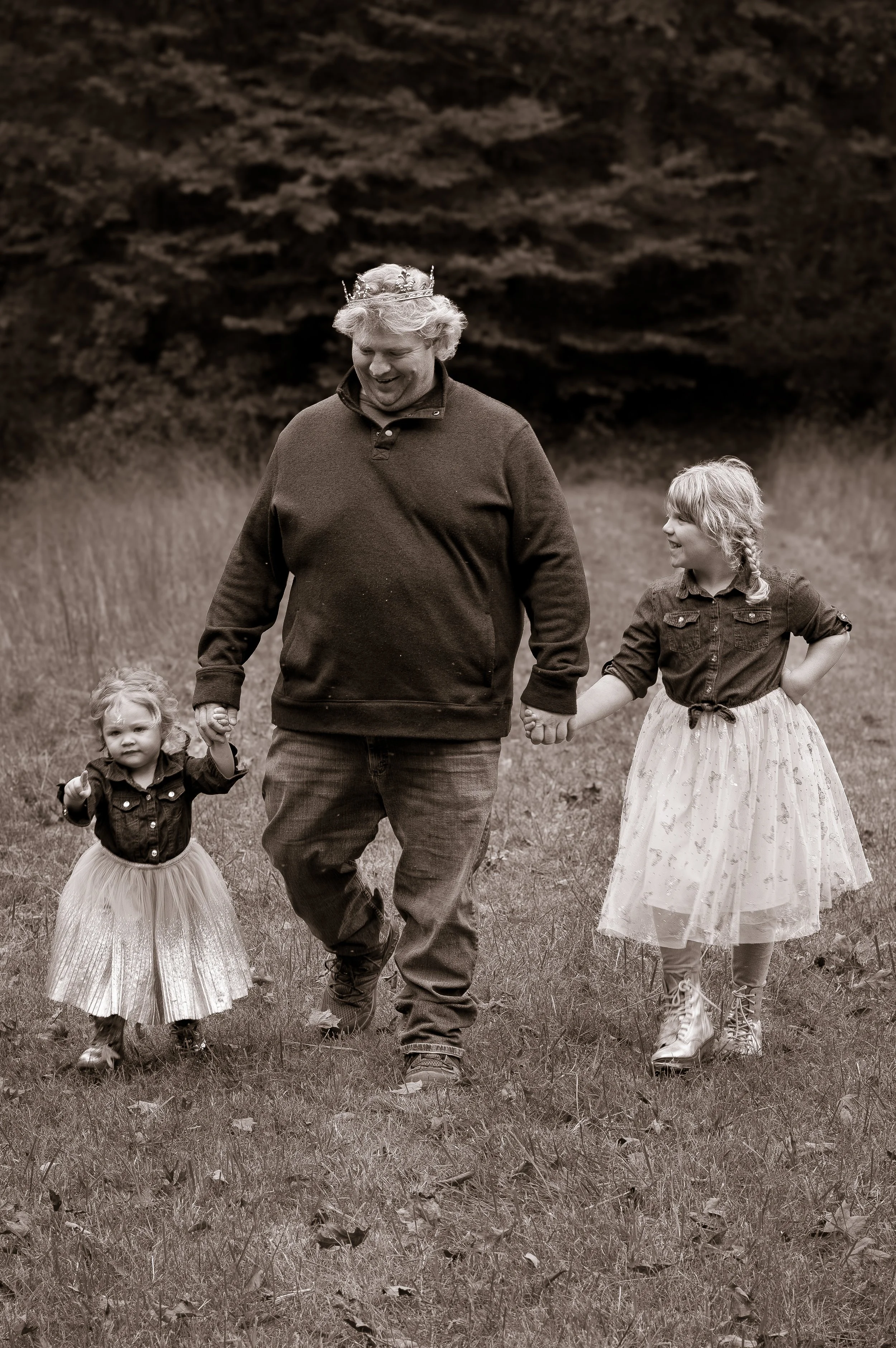Family lifestyle photography by Lightkeepers Photography featuring a fun outdoor session in Indiana.