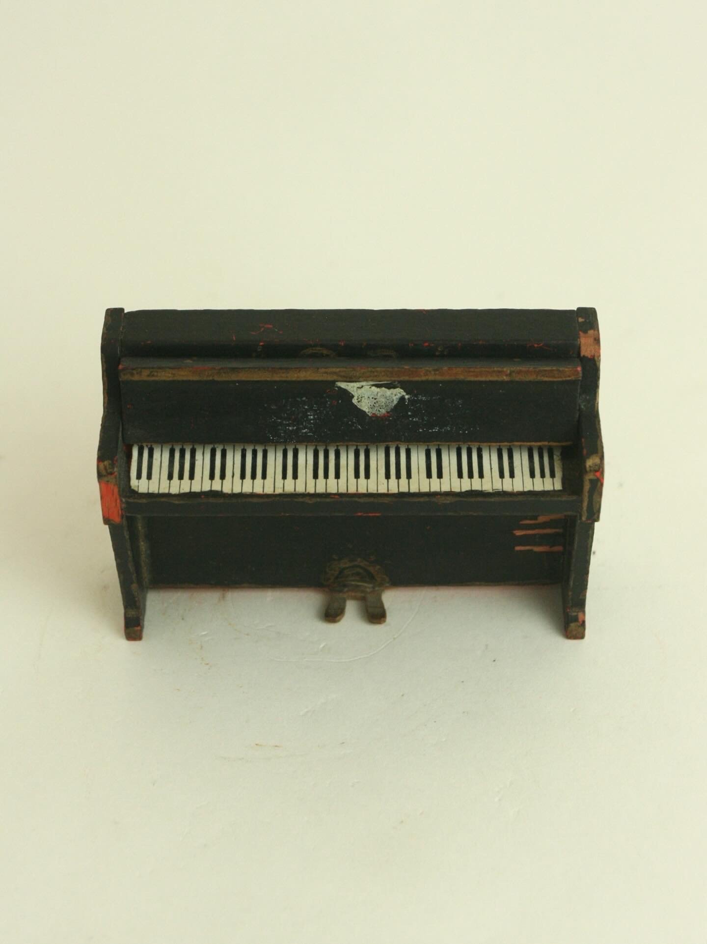 Doll house piano