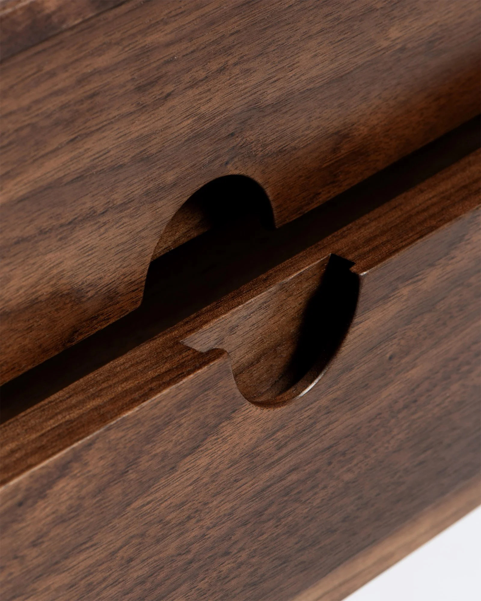 KaiKristiansen_Entre Bedside Low_Walnut_Detail_5.jpg