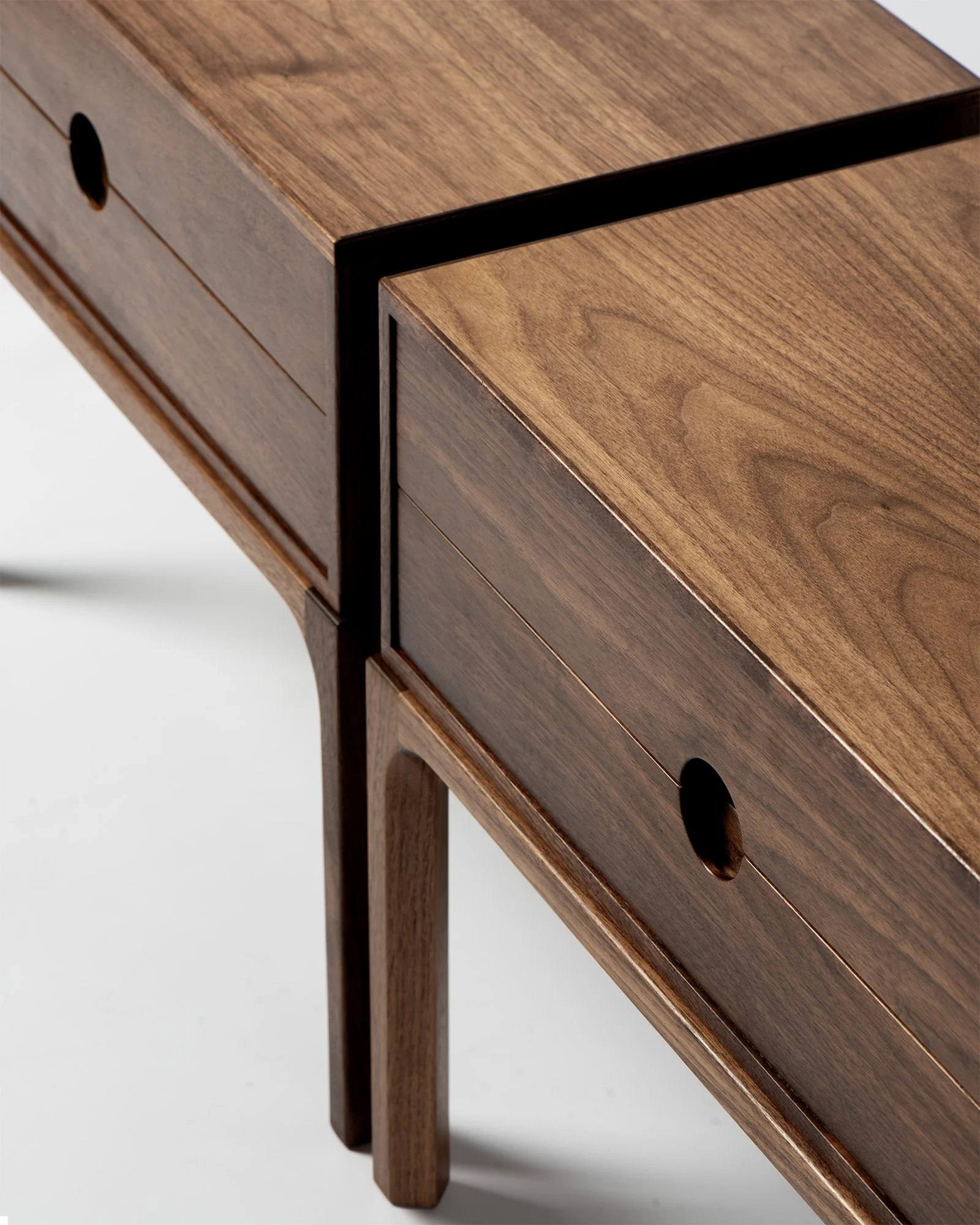 KaiKristiansen_Entre Bedside Low_Walnut_Detail_2.jpg