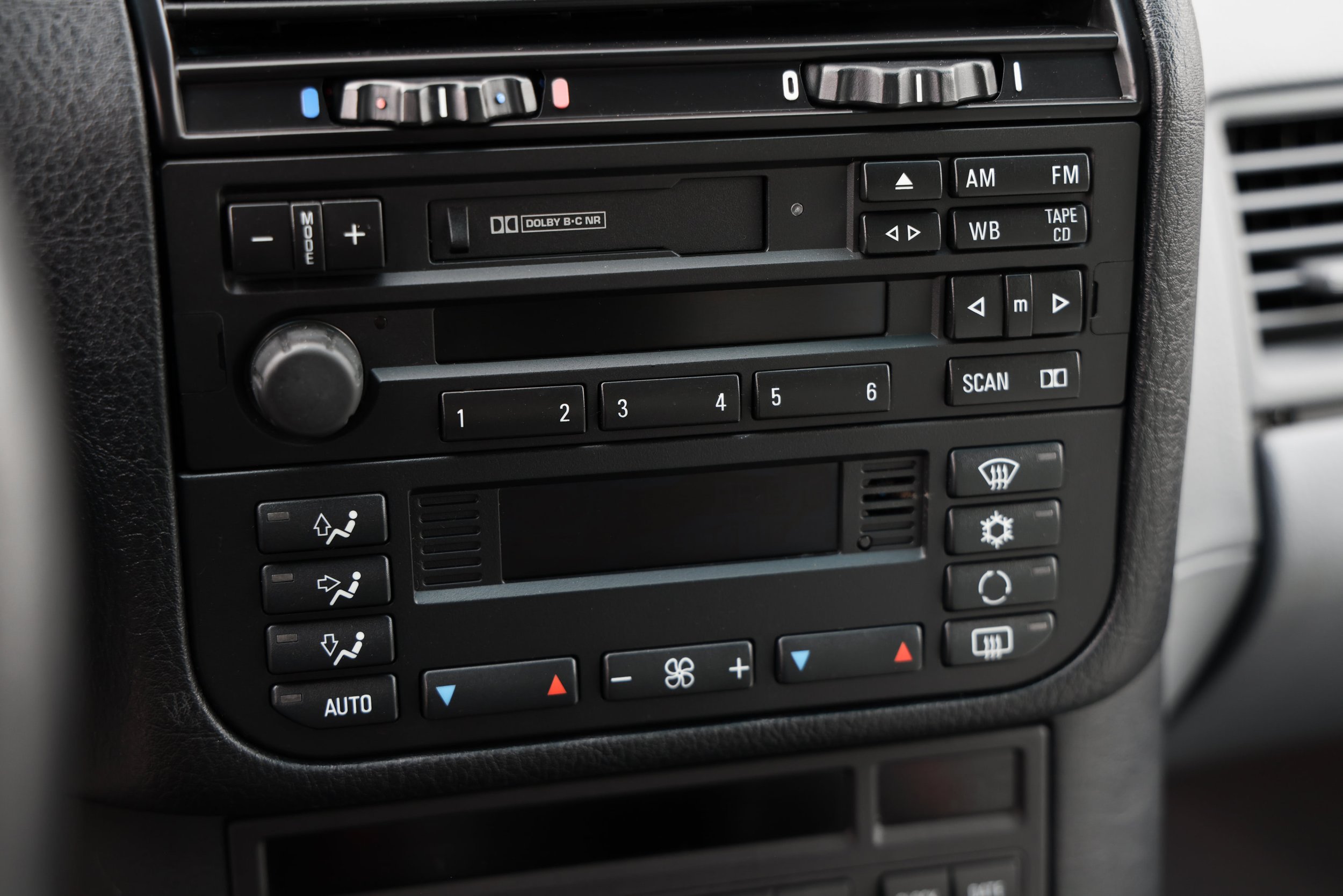 EE09415 - BMW E36 M3 Sedan - Silver - Resized-066.jpg