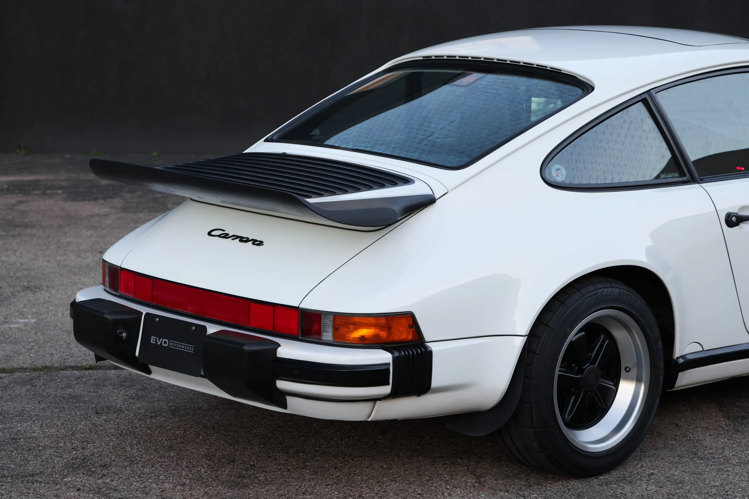 S120447-911 SC-Grand Prix White-Resized-011.jpg