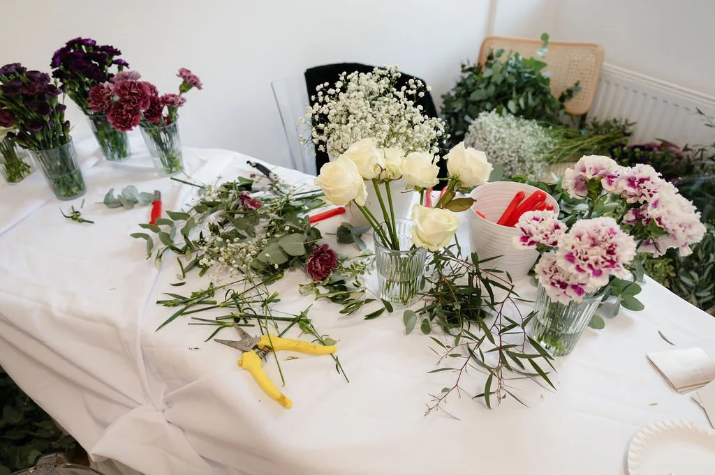 DIY Blumenbar am Tisch