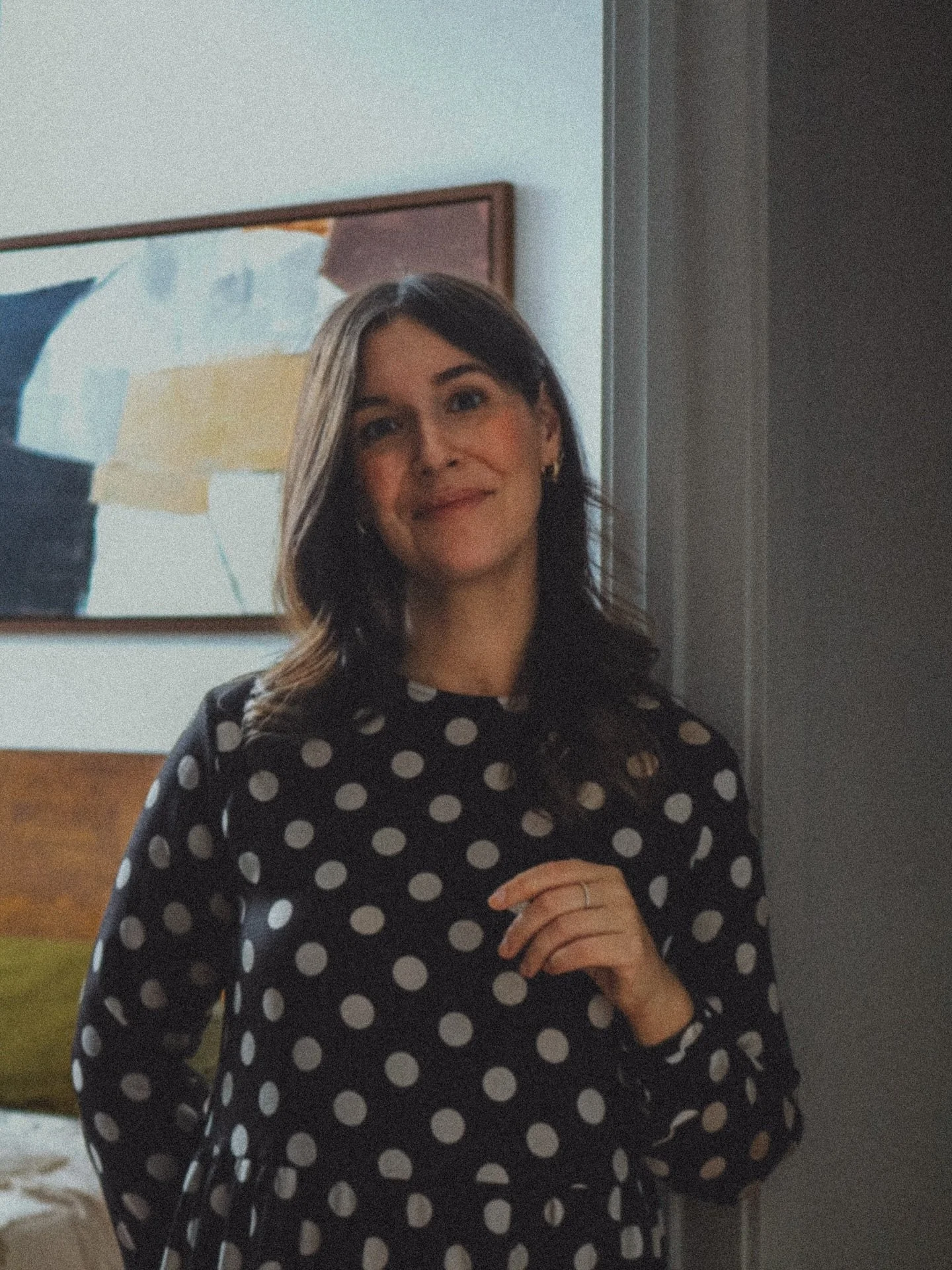 Maison Aro, c&rsquo;est un univers o&ugrave; l&rsquo;on respire. Un lieu accueillant, rassurant et sinc&egrave;re 🤎 &mdash; fond&eacute; pour faire du bien autant aux espaces qu&rsquo;&agrave; ceux qui les habitent.

Maison Aro, c&rsquo;est aussi mo