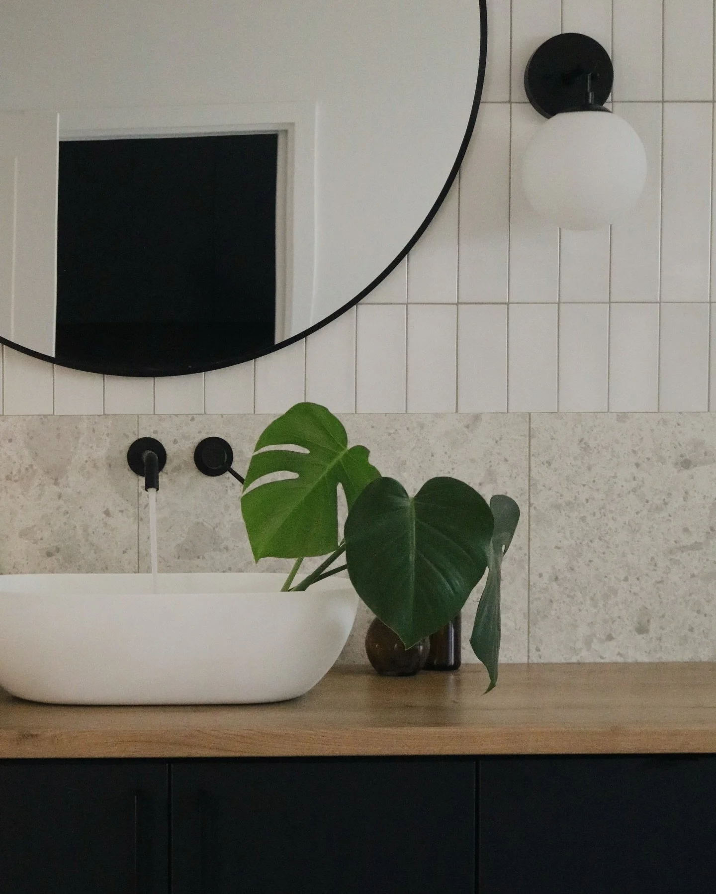 Des mat&eacute;riaux choisis avec intention, des couleurs qui se parlent et juste assez de texture pour donner vie &agrave; l&rsquo;espace 🤎

On oublie parfois que ce n&rsquo;est pas la quantit&eacute; qui cr&eacute;e le caract&egrave;re d&rsquo;une