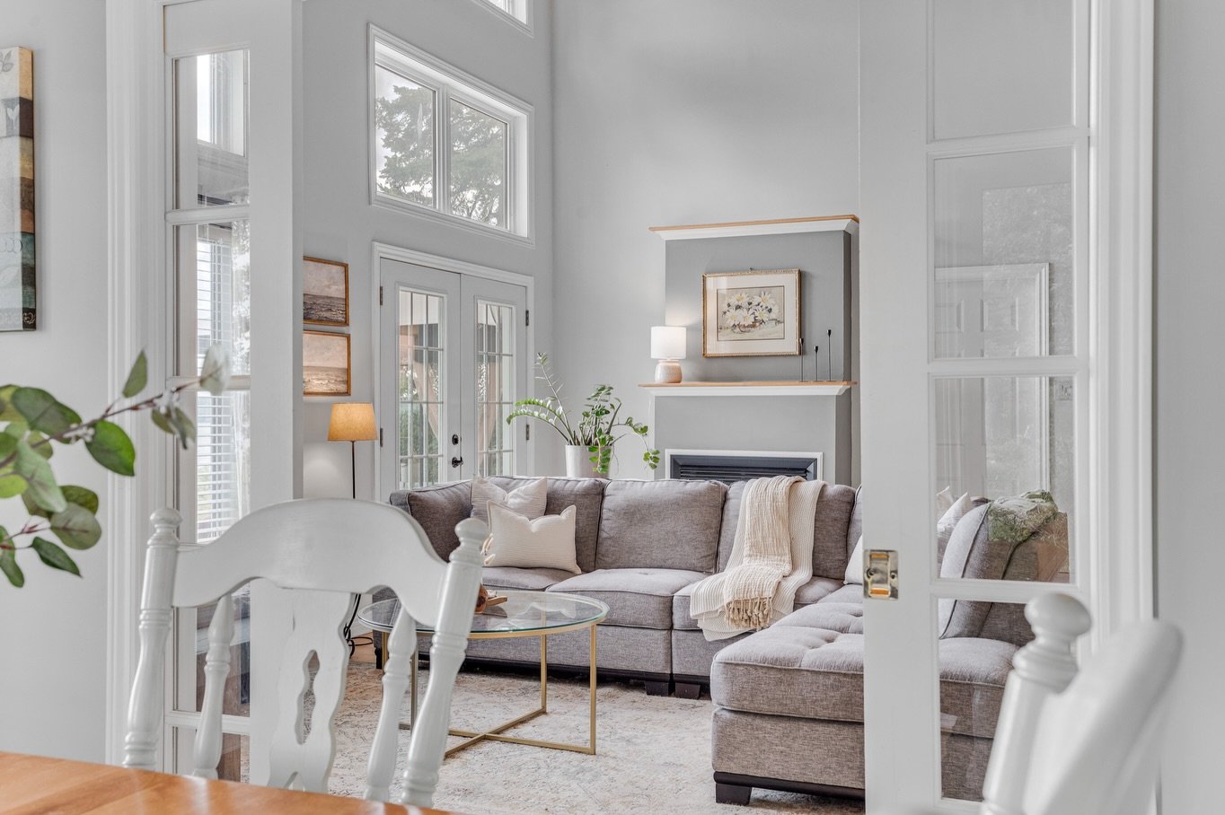 La nuance entre le home staging et la d&eacute;coration int&eacute;rieure est subtile, mais (tellement) essentielle ✨

La d&eacute;coration int&eacute;rieure raconte une histoire &agrave; travers ceux qui y habitent 🧺 &mdash; Le home staging, lui, m