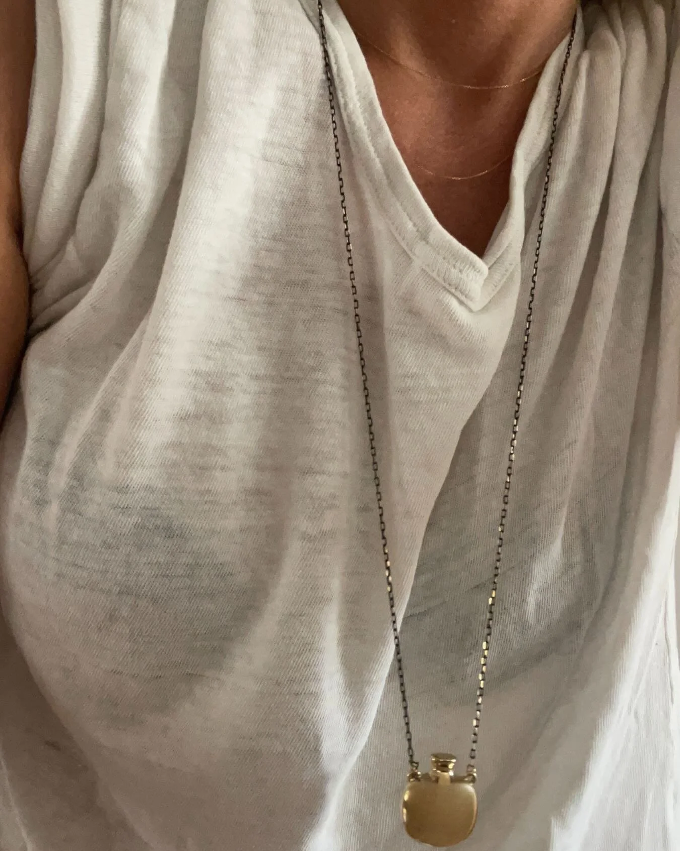 D&eacute;couvrez notre nouvelle cha&icirc;ne, elle m&ecirc;le d&eacute;licatesse et caract&egrave;re. Un bijou qui devient un symbole, un talisman ✨
#anapalisboa