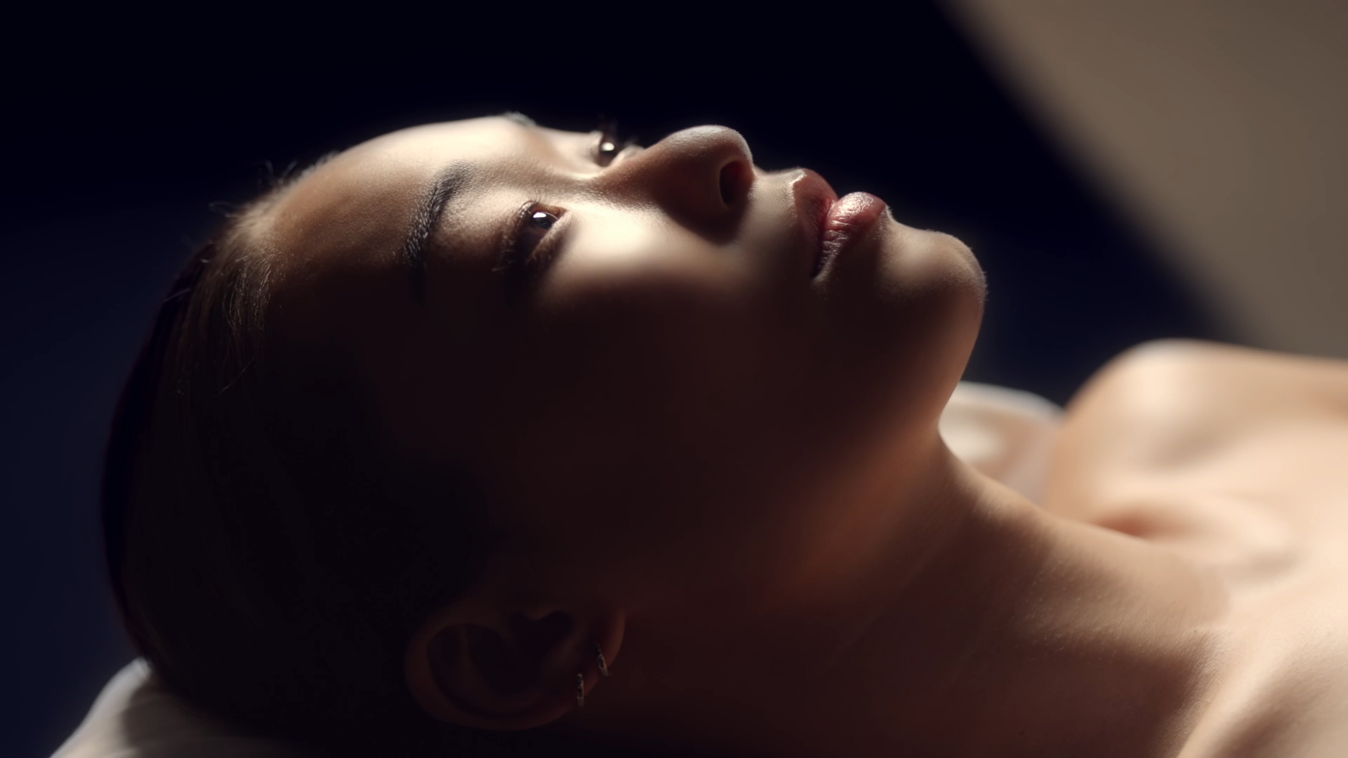 #1_GUERLAIN_TUTOS OI BLUE_OI_THE IMPERIAL FACIAL RITUAL_16-9_LIVRAISON.png160.png