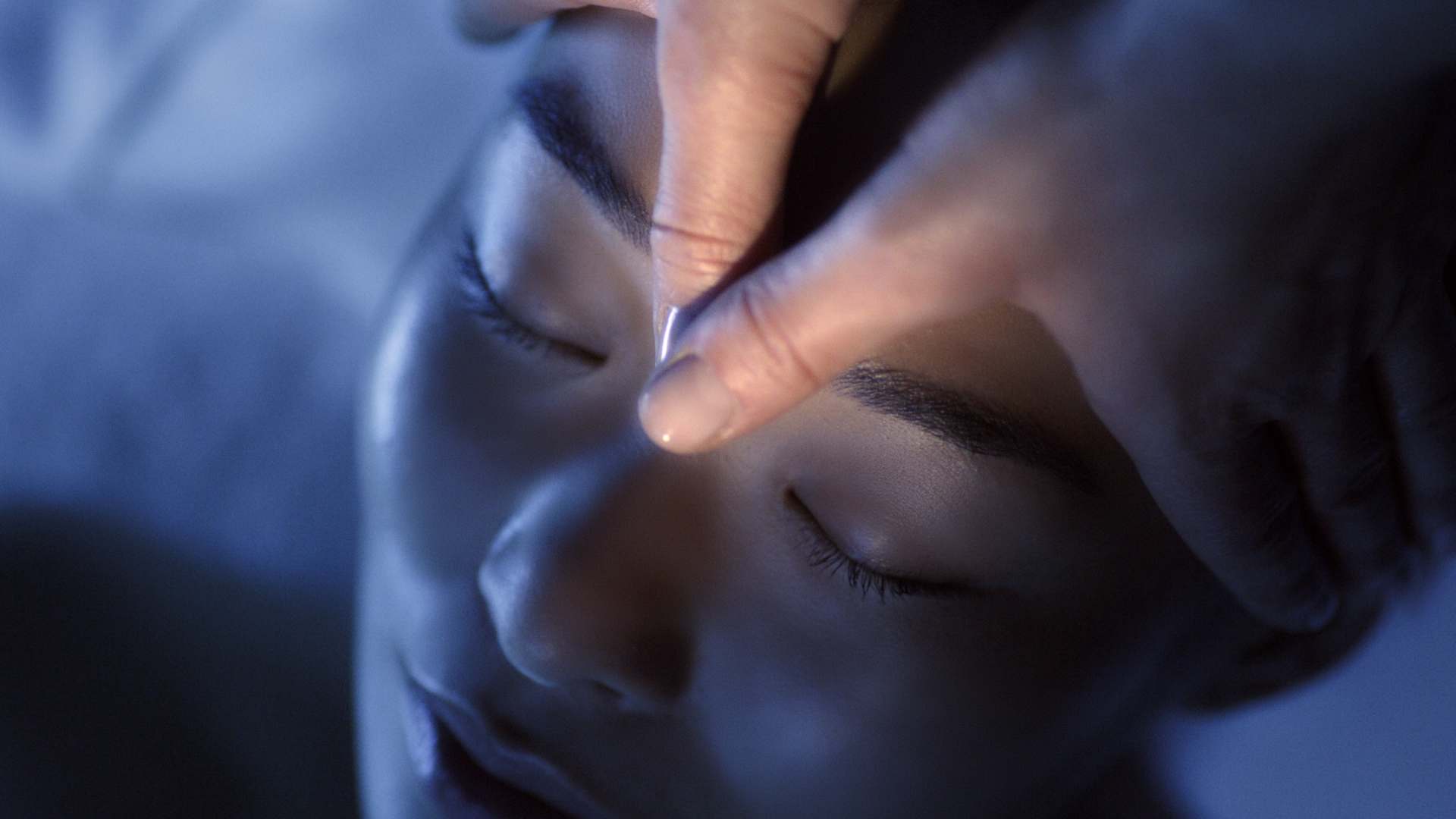 GUERLAIN_TUTO OI BLUE_MICRO-LIFT_LIVRAISON_16-9.mov.png30.png