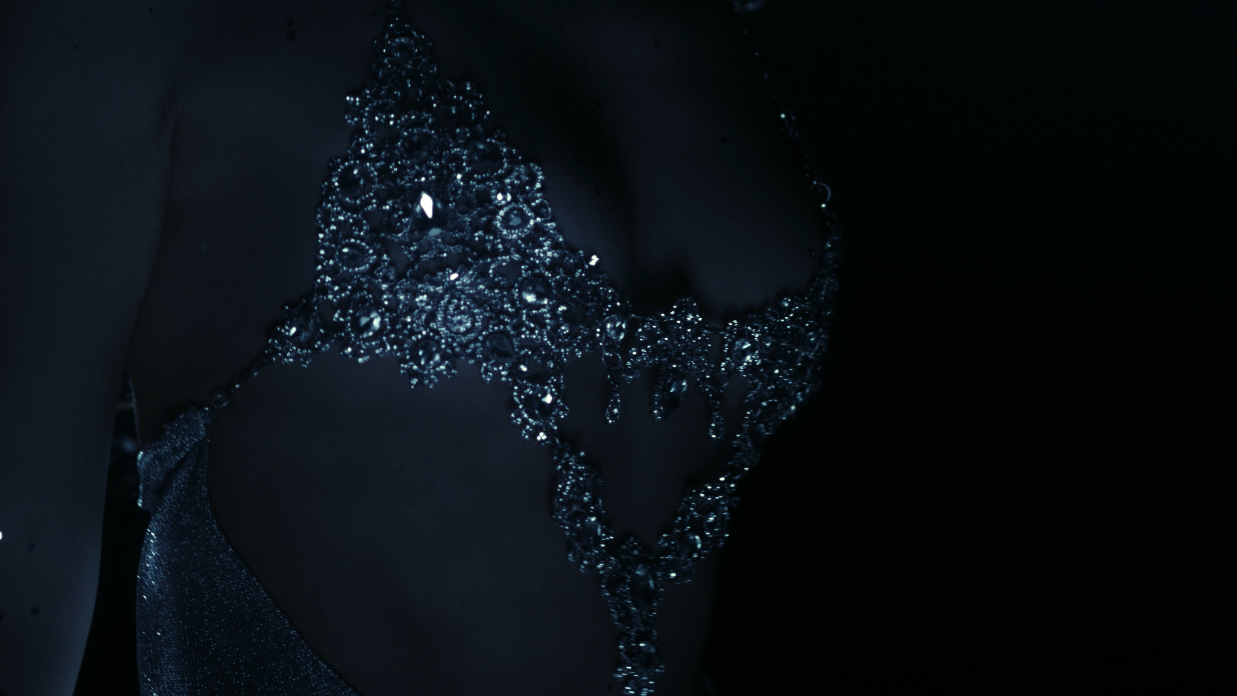 HOLY BRUNE_COM_270.png