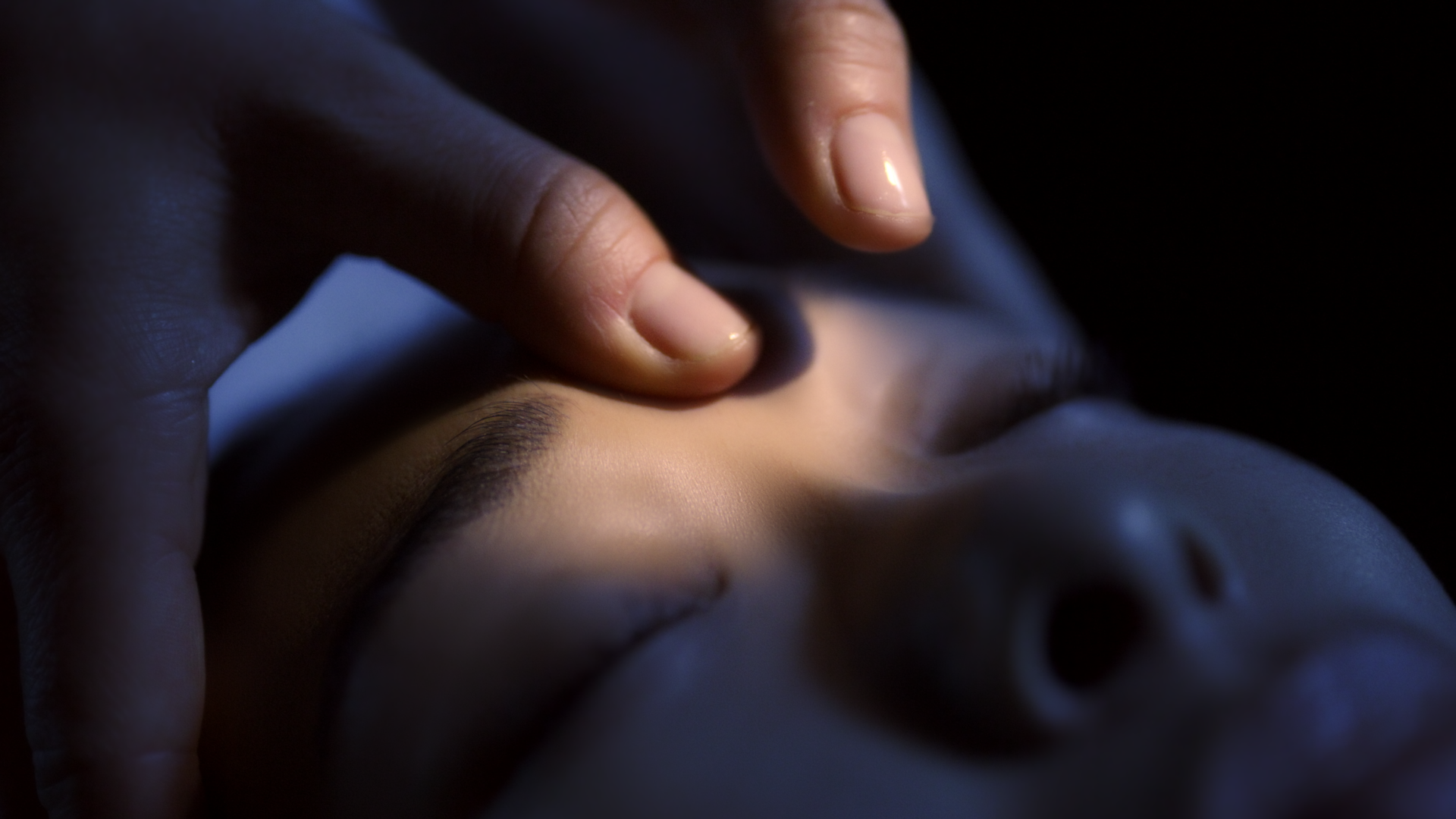 GUERLAIN_TUTO OI BLUE_MICRO-LIFT_LIVRAISON_16-9.mov.png50.png