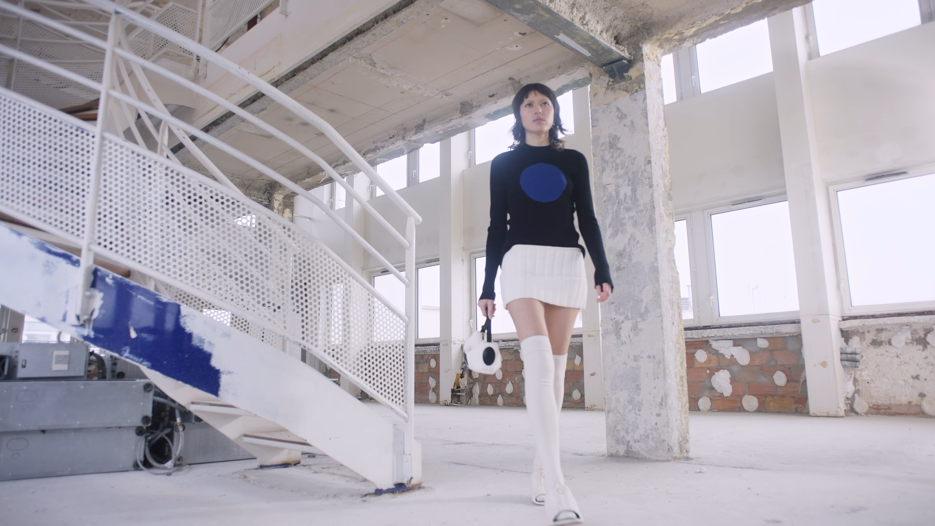 POST2_AMCA OVAL_16-940.png