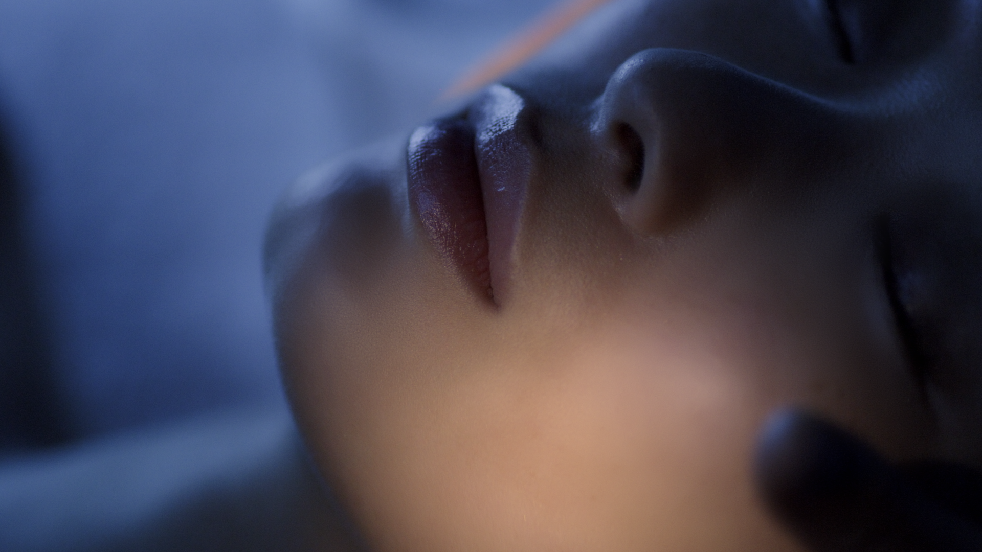 GUERLAIN_TUTO OI BLUE_MICRO-LIFT_LIVRAISON_16-9.mov.png170.png