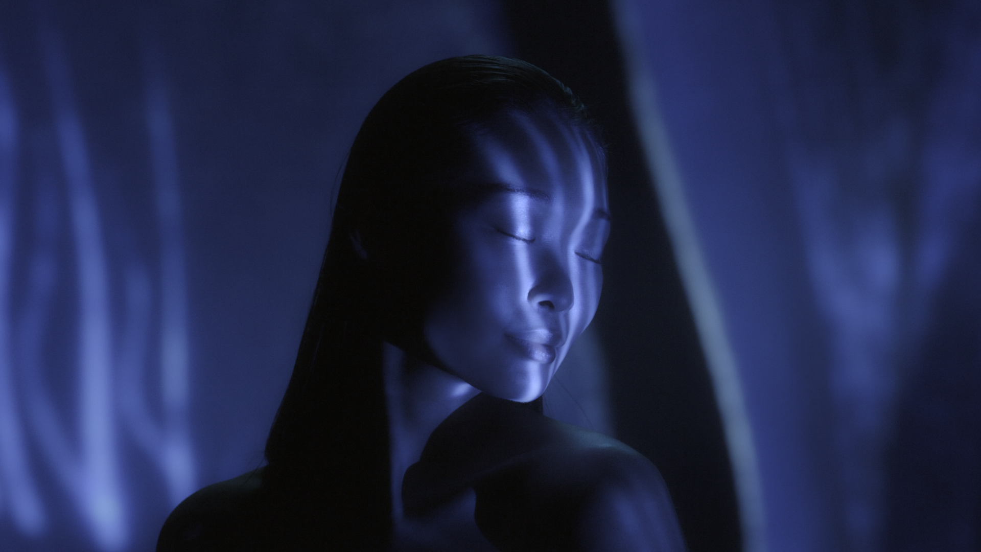 GUERLAIN_TUTO OI BLUE_MICRO-LIFT_LIVRAISON_16-9.mov.png80.png