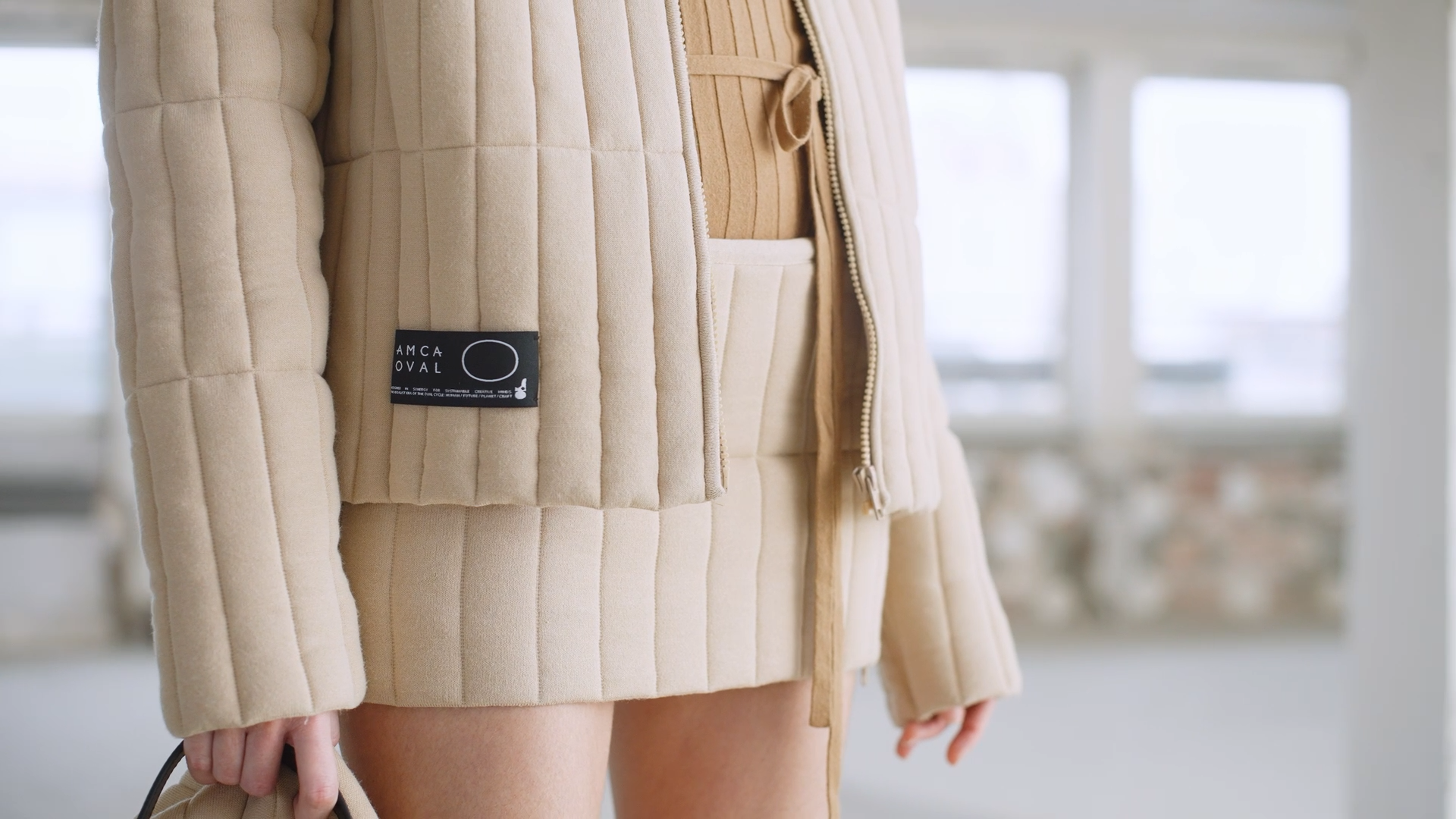 POST2_AMCA OVAL_16-980.png